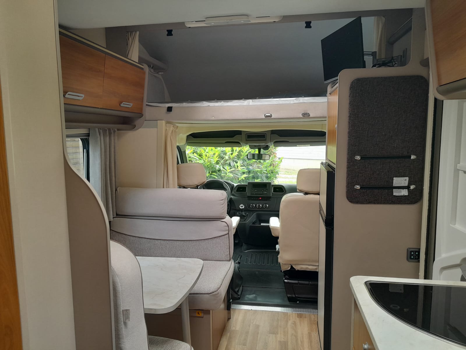 camping-car RIMOR  intérieur / couchage principal