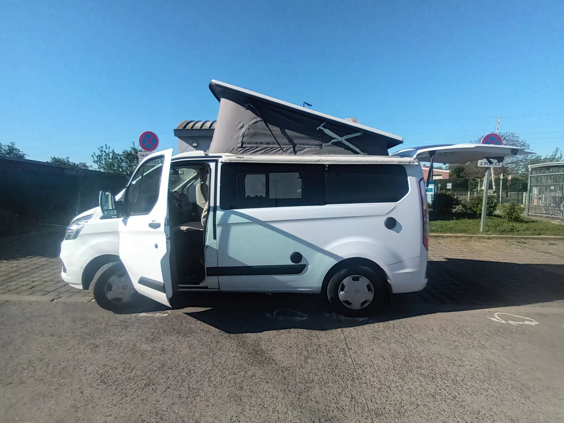 camping-car CAMPEREVE COMPACT  extérieur / latéral droit