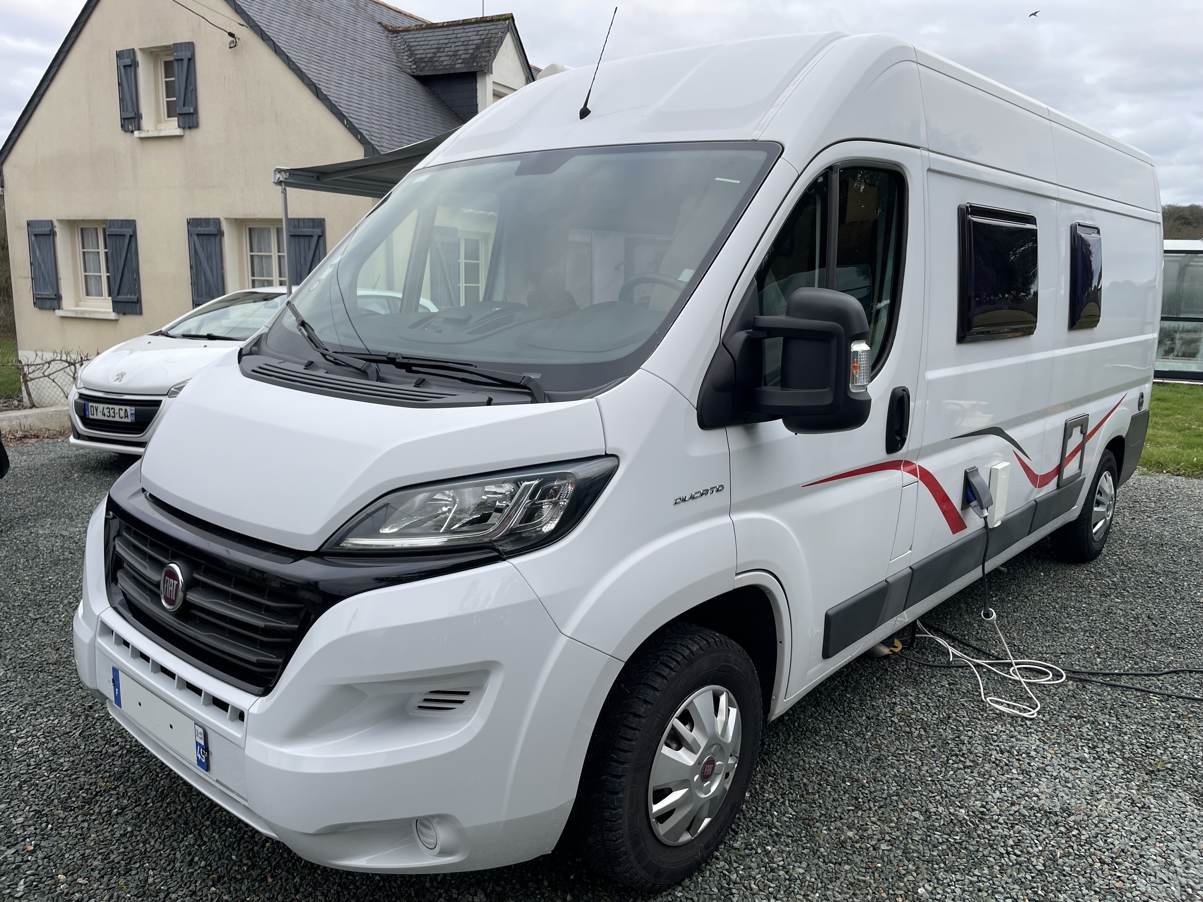 camping-car CHALLENGER VANY DUCATO  extérieur / face avant