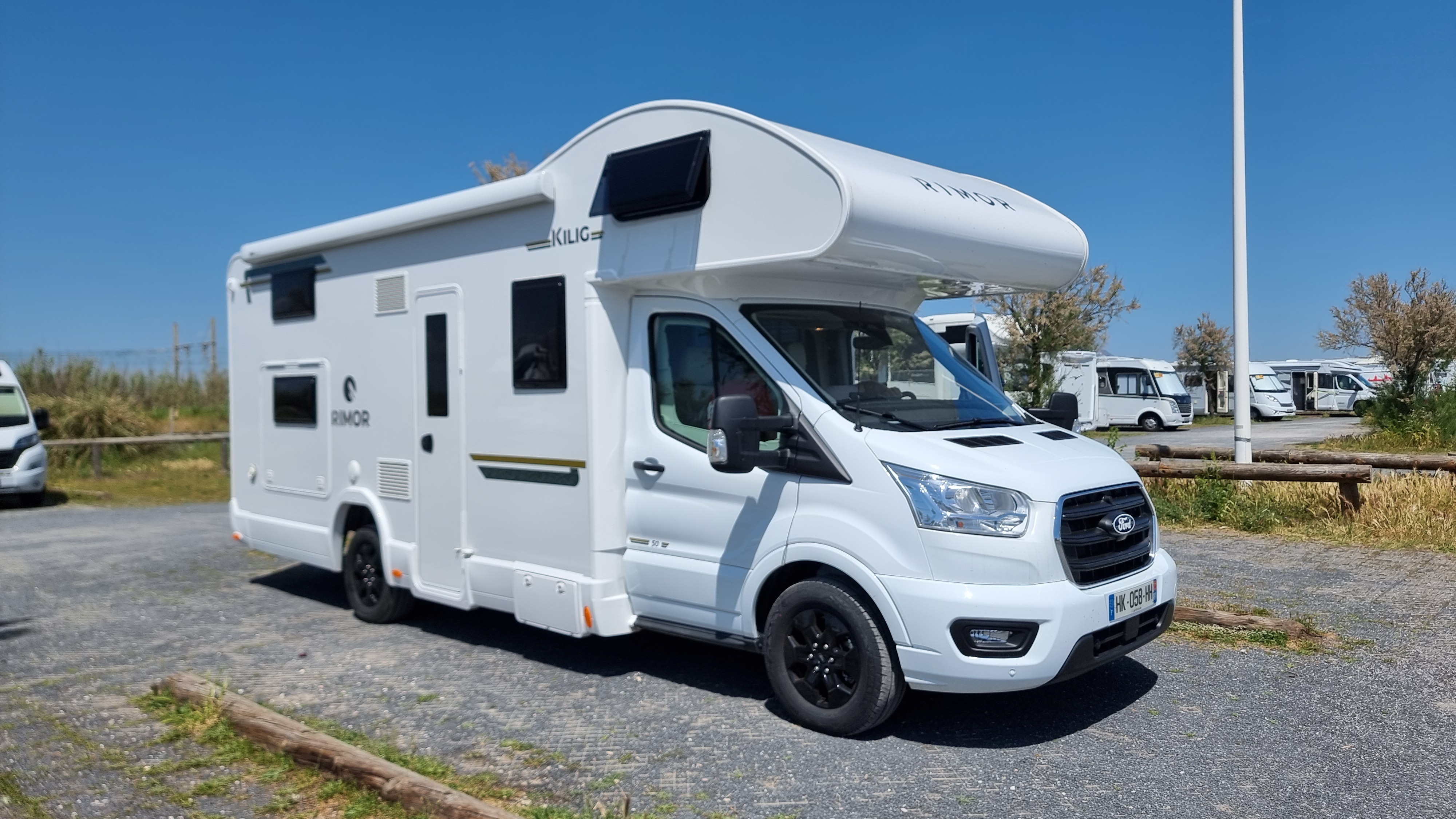 camping-car RIMOR KILIG 50  extérieur / latéral gauche