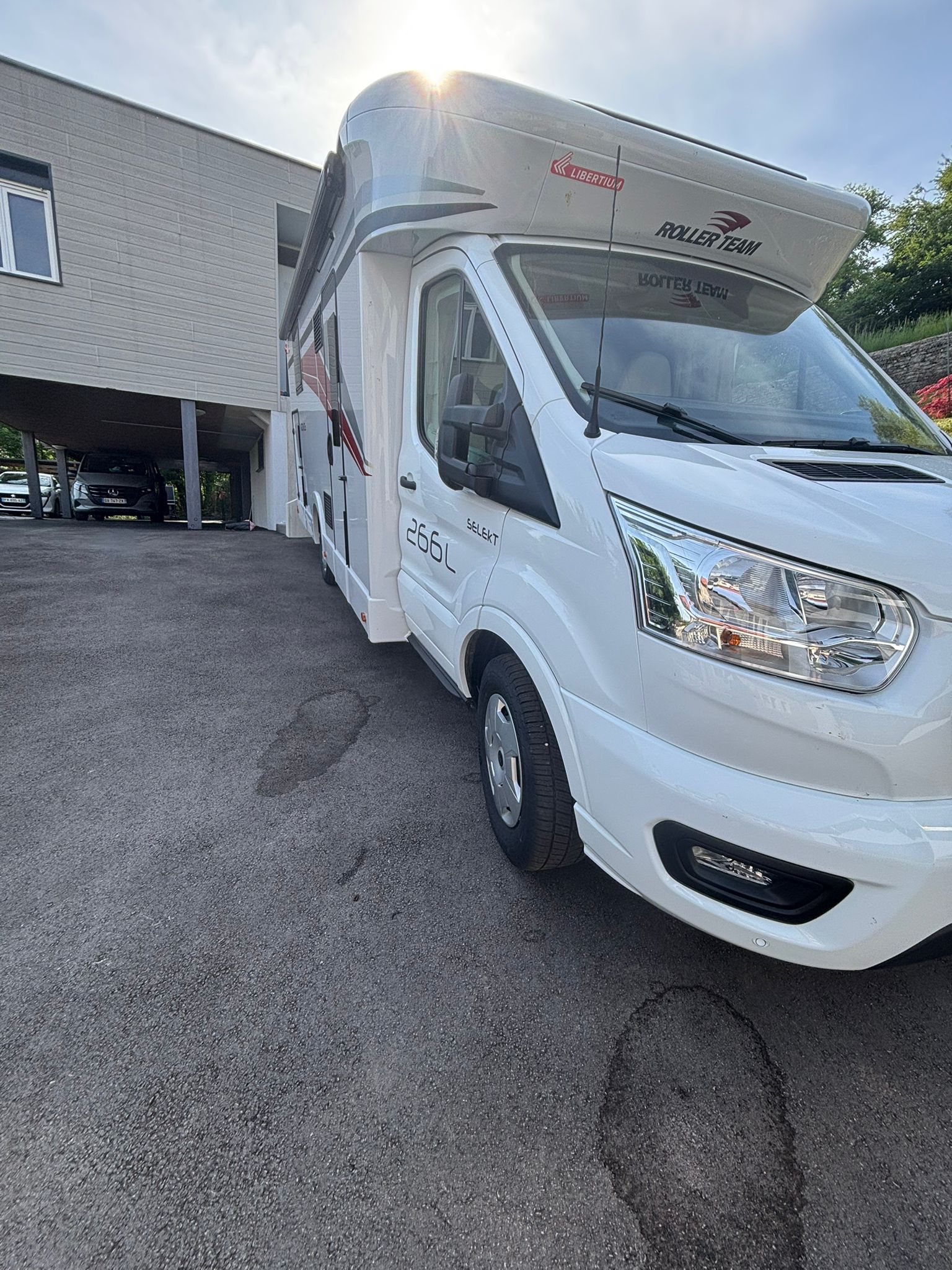 camping-car ROLLER TEAM 266TL  extérieur / latéral gauche