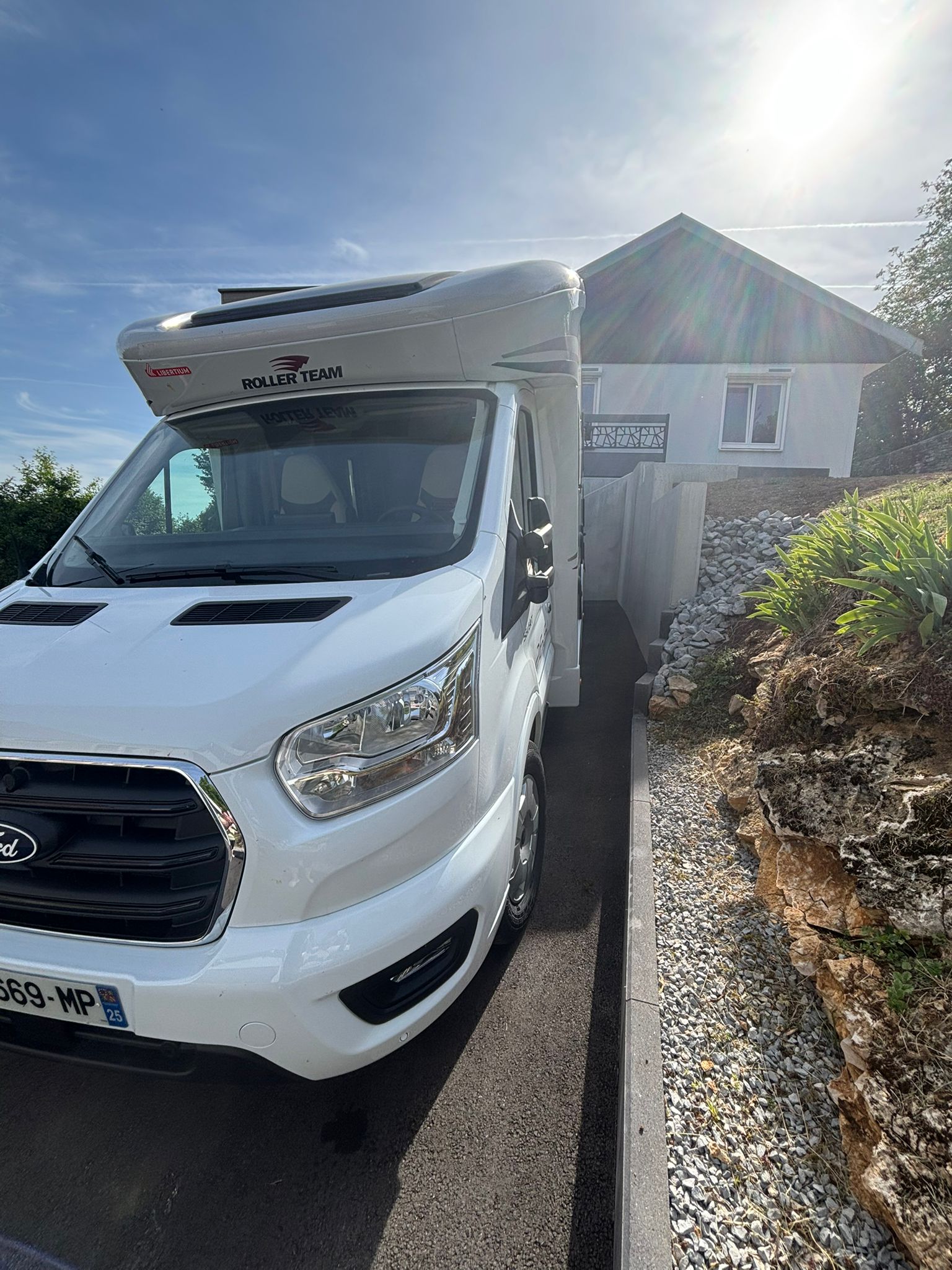 camping-car ROLLER TEAM 266TL  extérieur / latéral droit