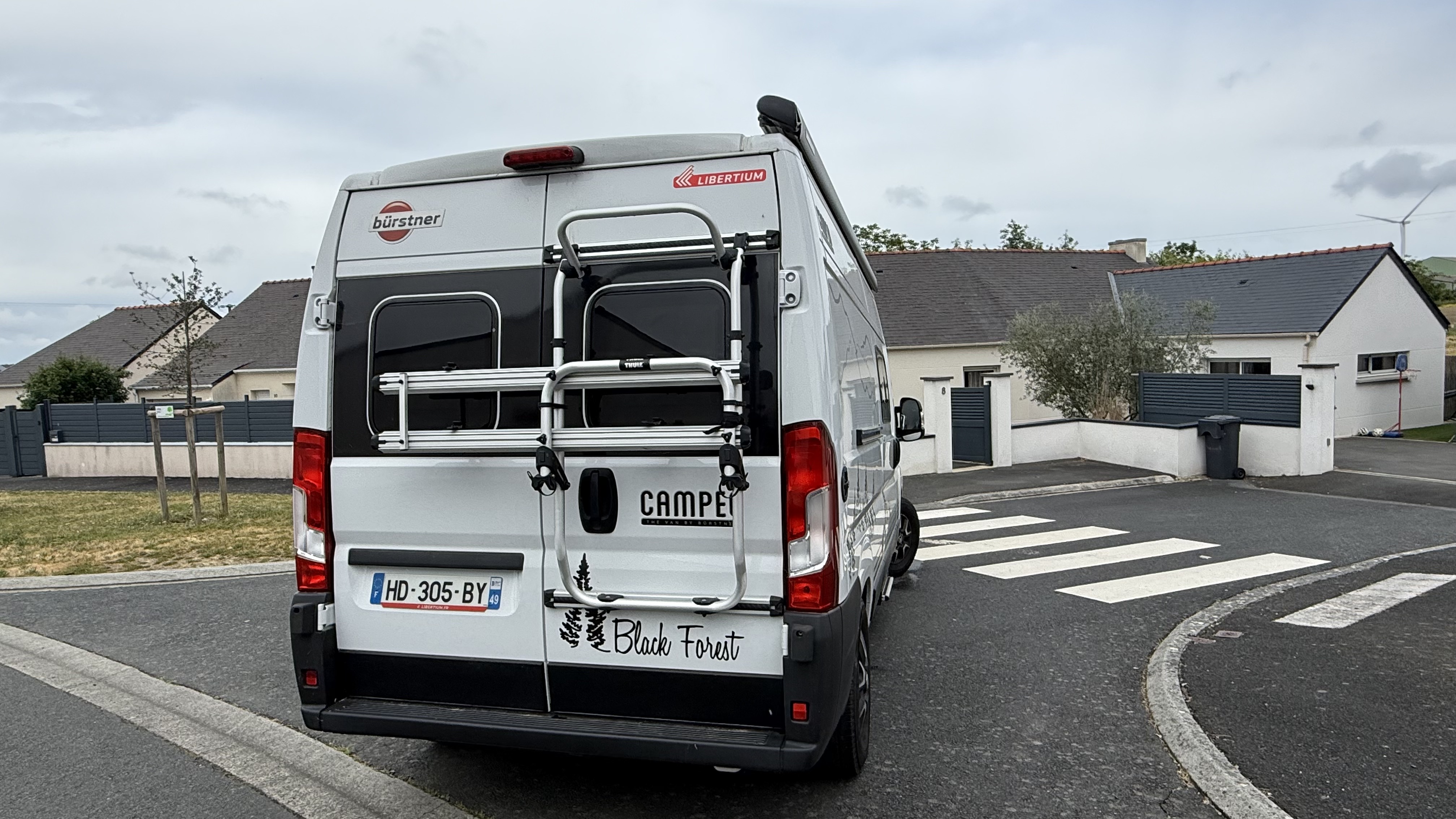 camping-car BURSTNER CAMPEO C 600 BLACK FOREST  extérieur / arrière