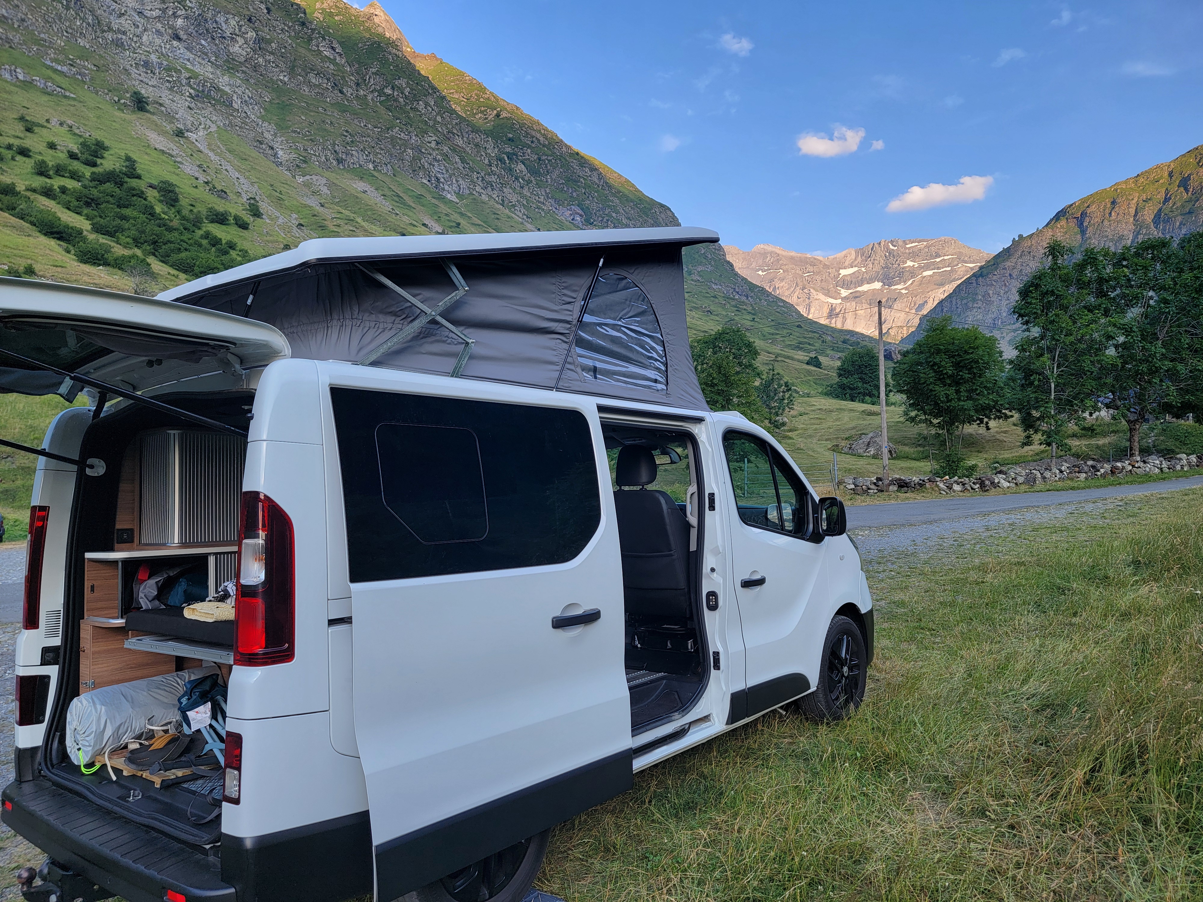 camping-car TRAFIC TREK BAVARIA  extérieur / latéral droit