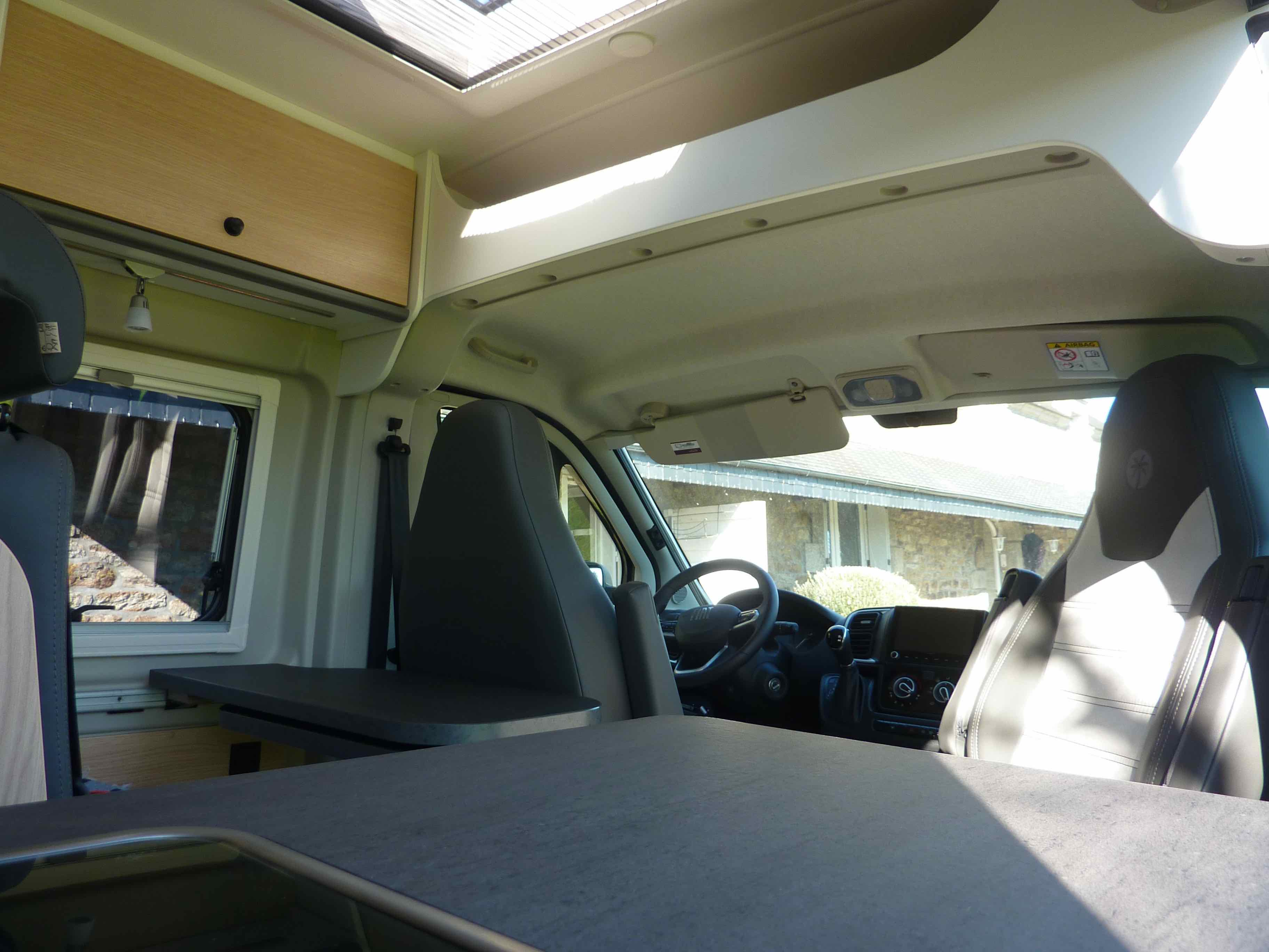 camping-car CAPRON SUNLIGHT ADVENTURE 204  extérieur / arrière