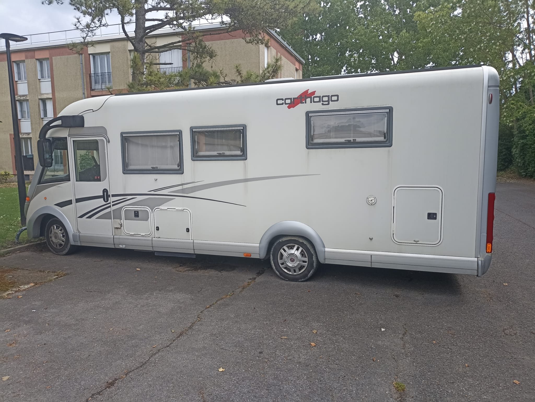 camping-car CARTHAGO CHIC C-LINE  extérieur / latéral gauche