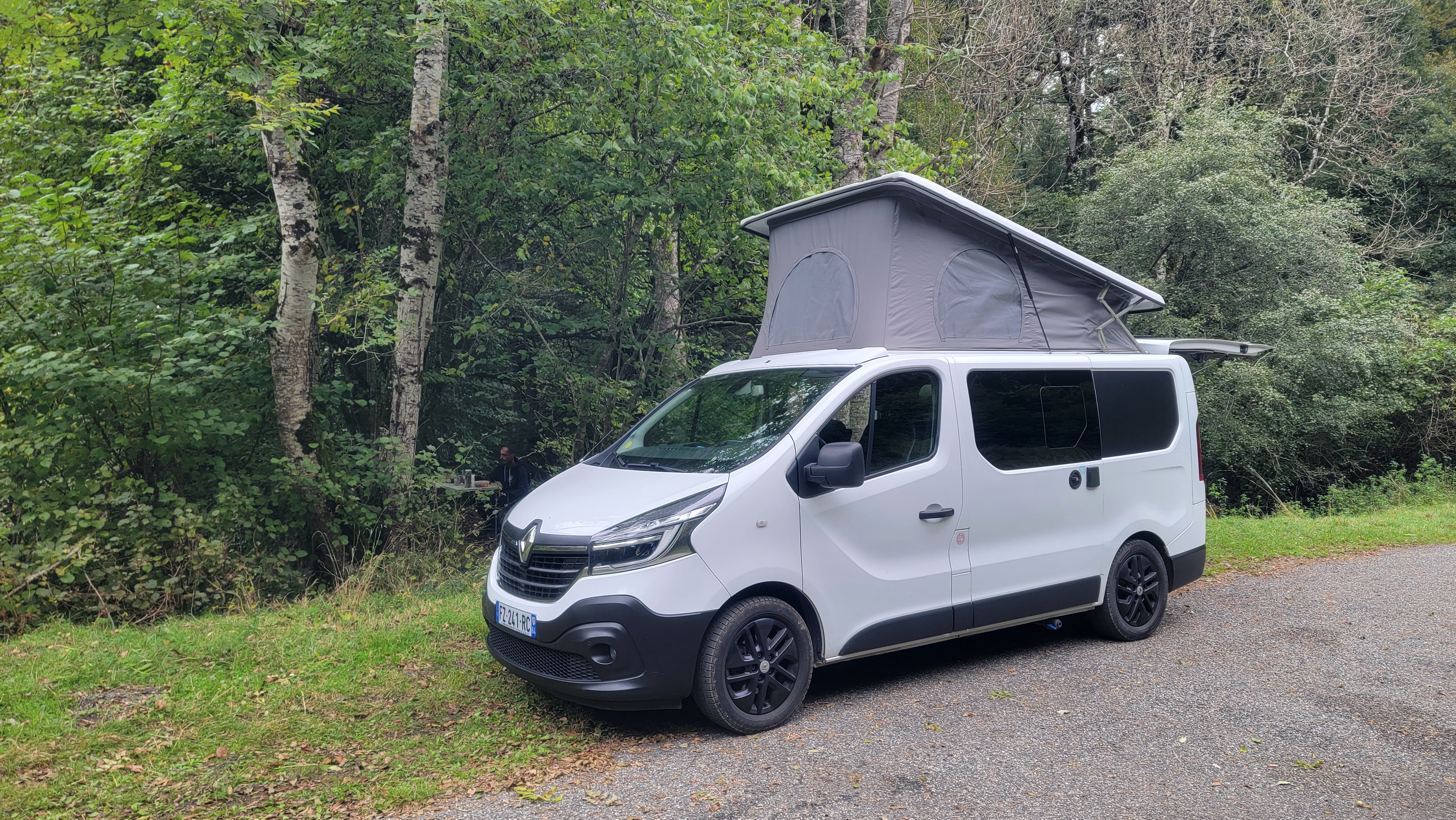 camping-car TRAFIC TREK BAVARIA  extérieur / face avant
