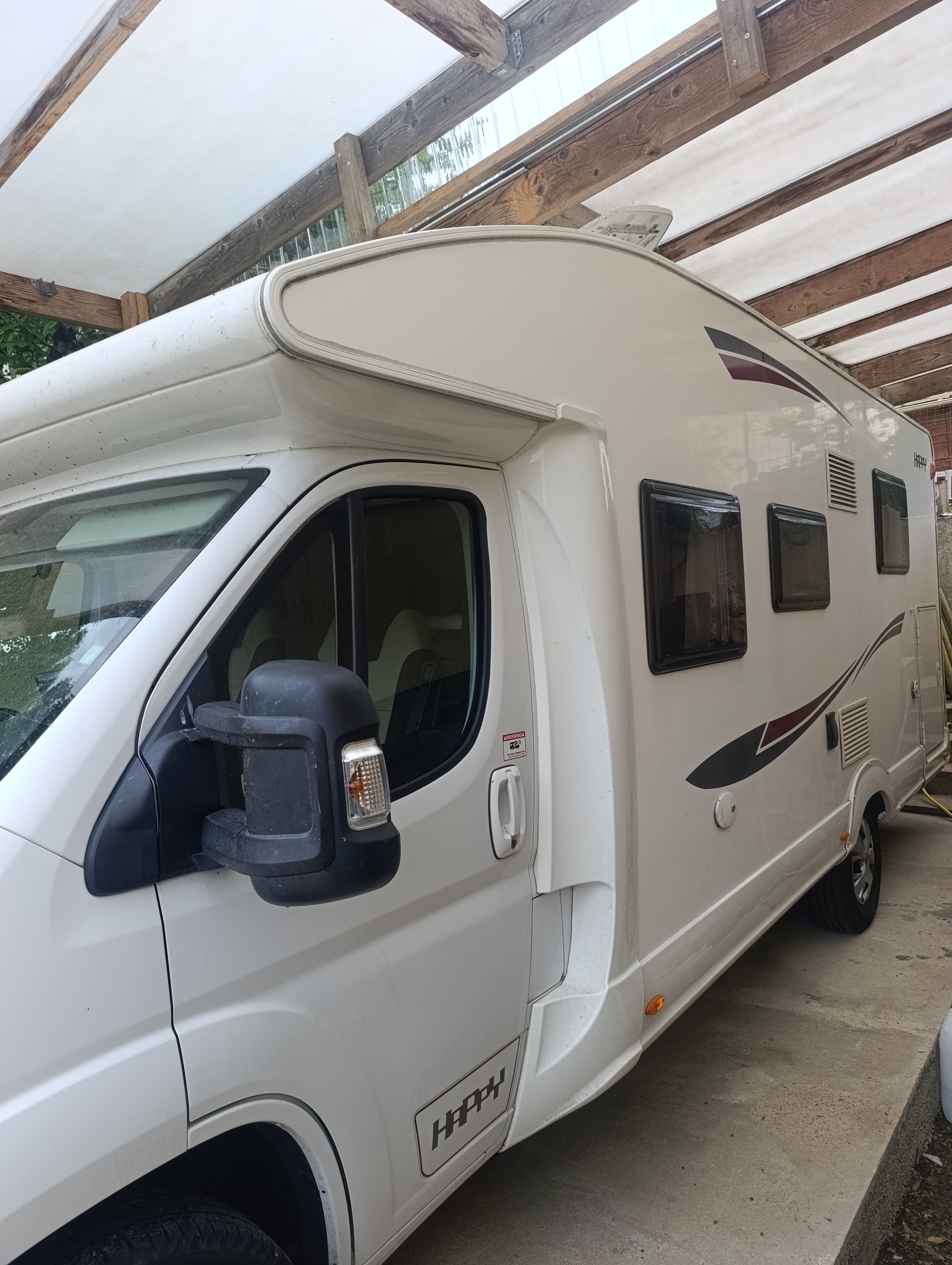camping-car PLA HAPPY 395  extérieur / latéral gauche