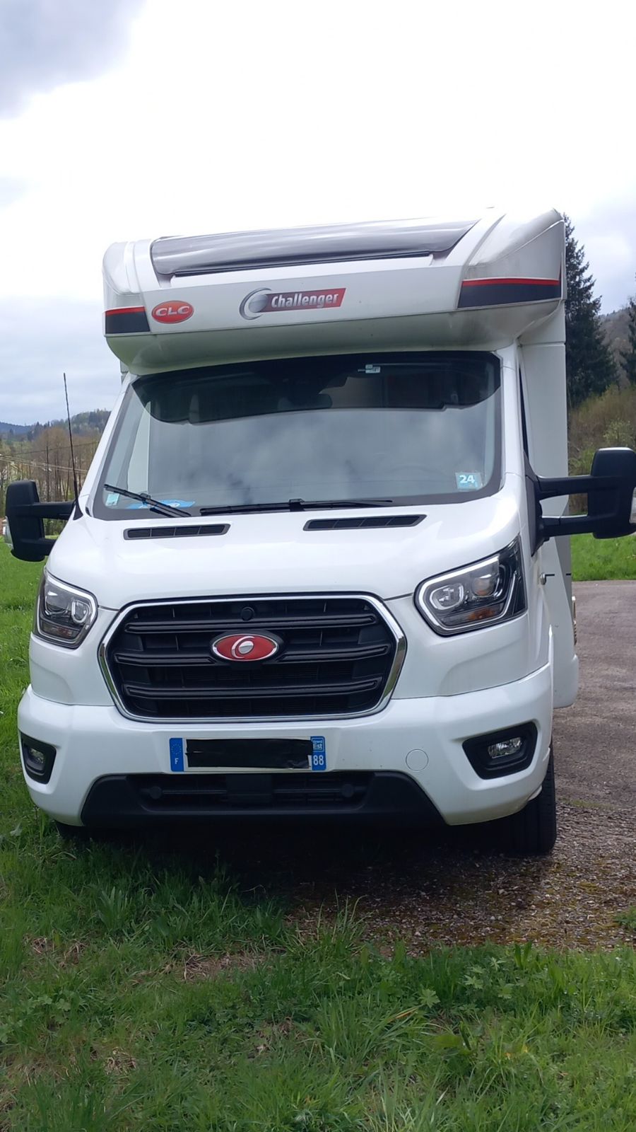 camping-car CHALLENGER TRIGANO FD4  extérieur / face avant
