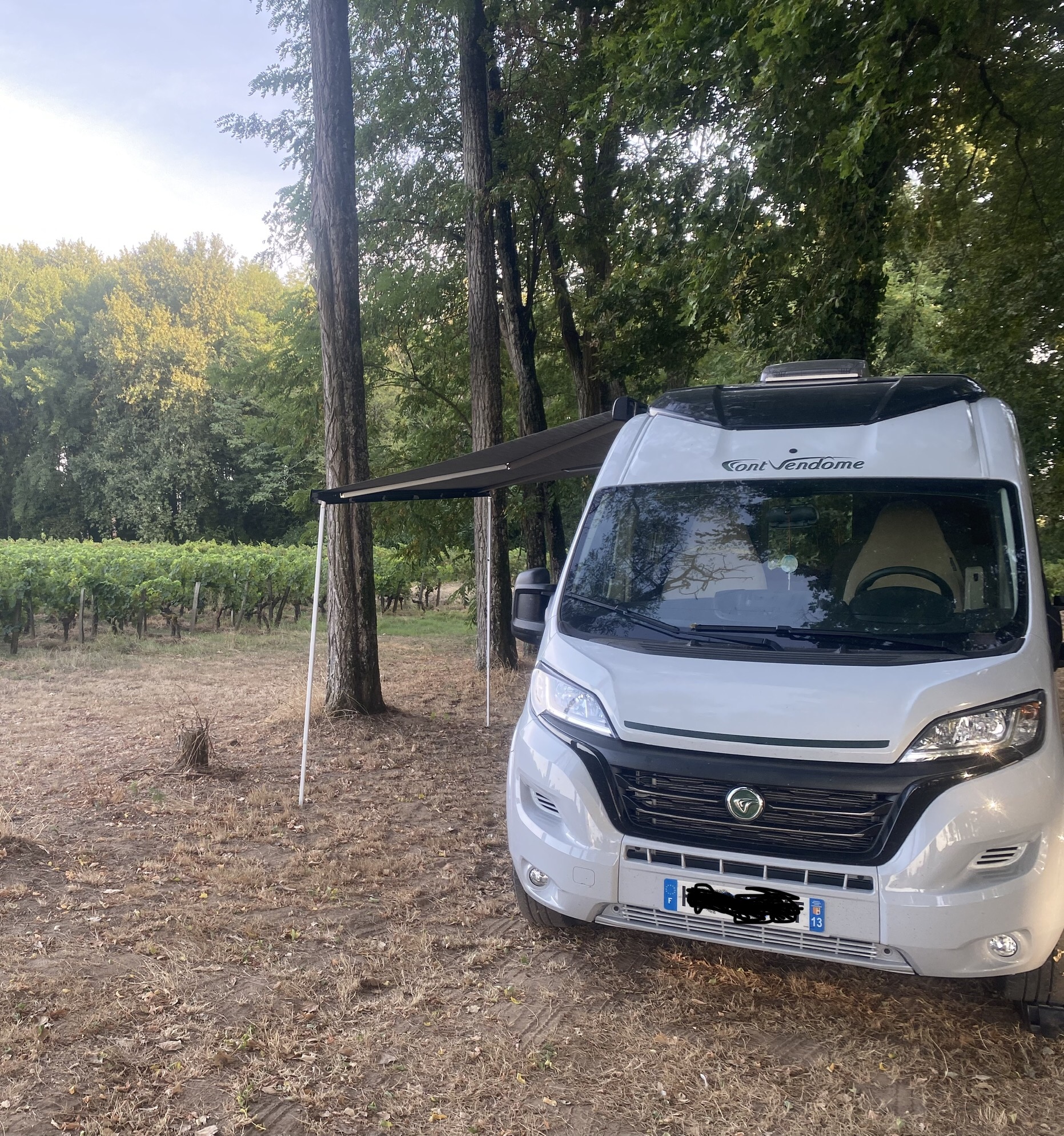 camping-car FONT VENDOME LEADER CAMP SERIE ELEGANCE  extérieur / face avant