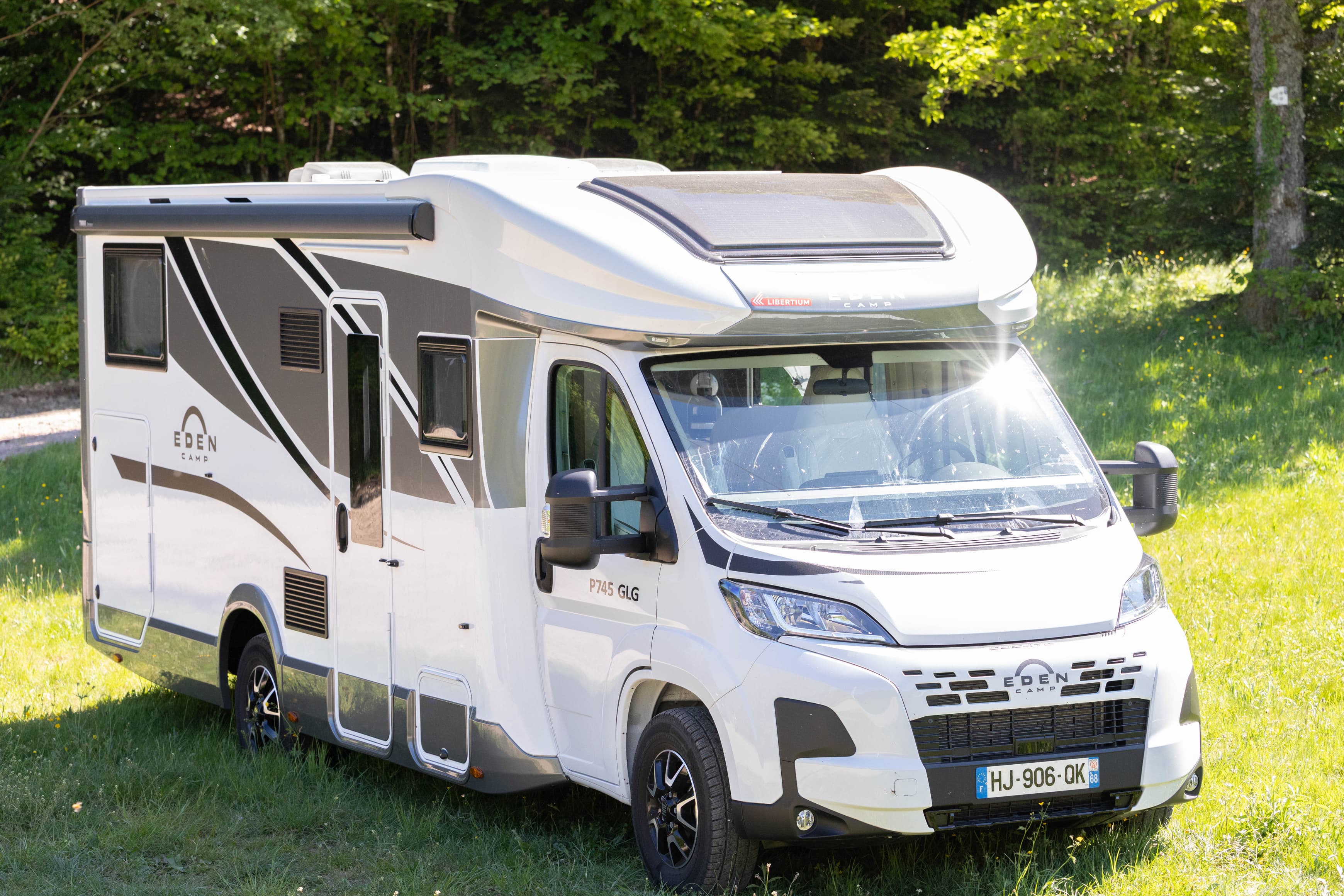camping-car EDEN P745GLG  extérieur / face avant