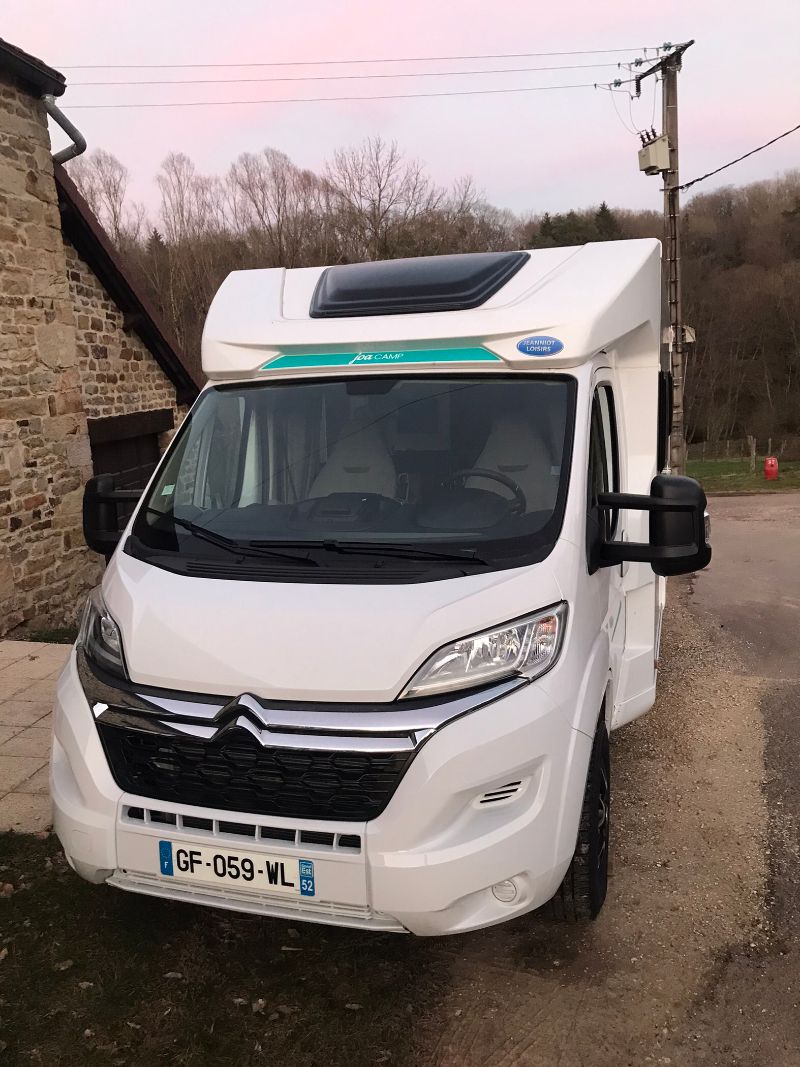 camping-car JOA CAMP 75Q  extérieur / face avant