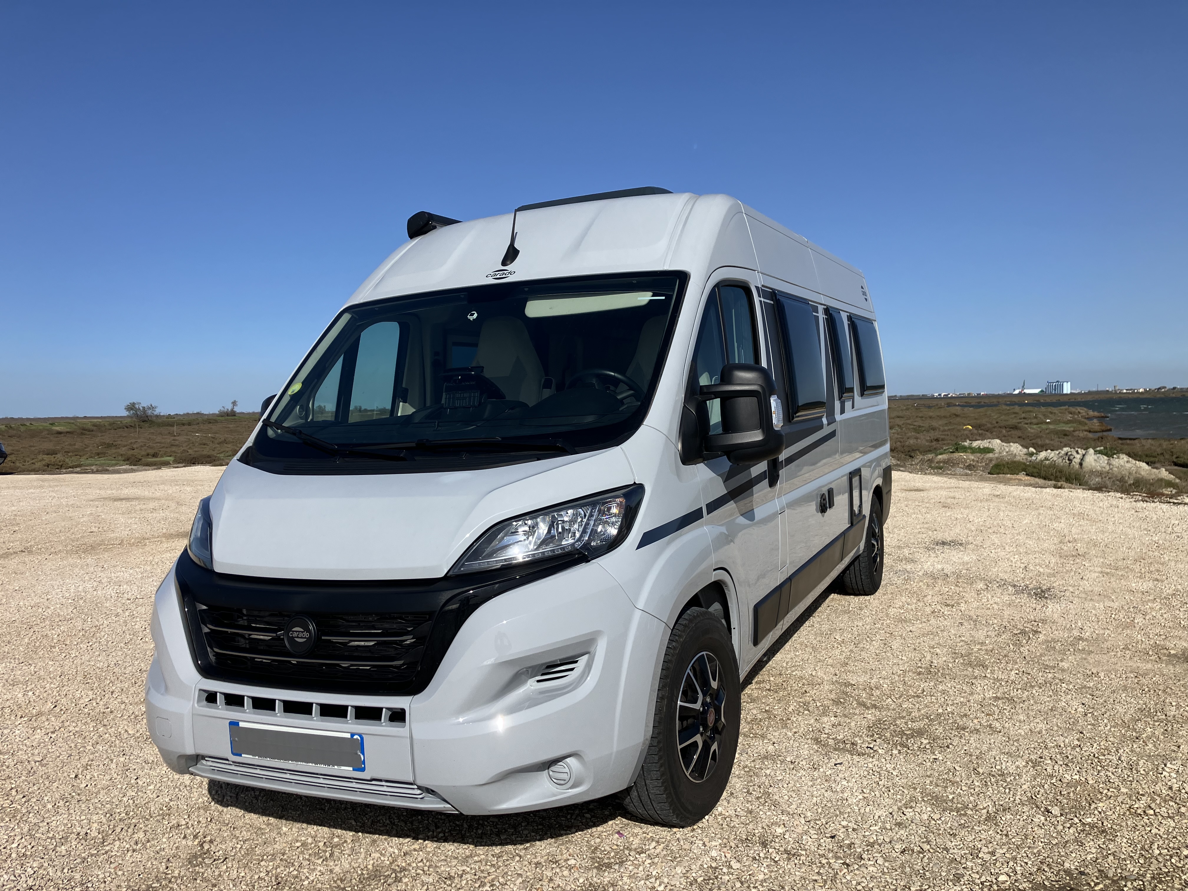 camping-car CARADO C 600  extérieur / face avant
