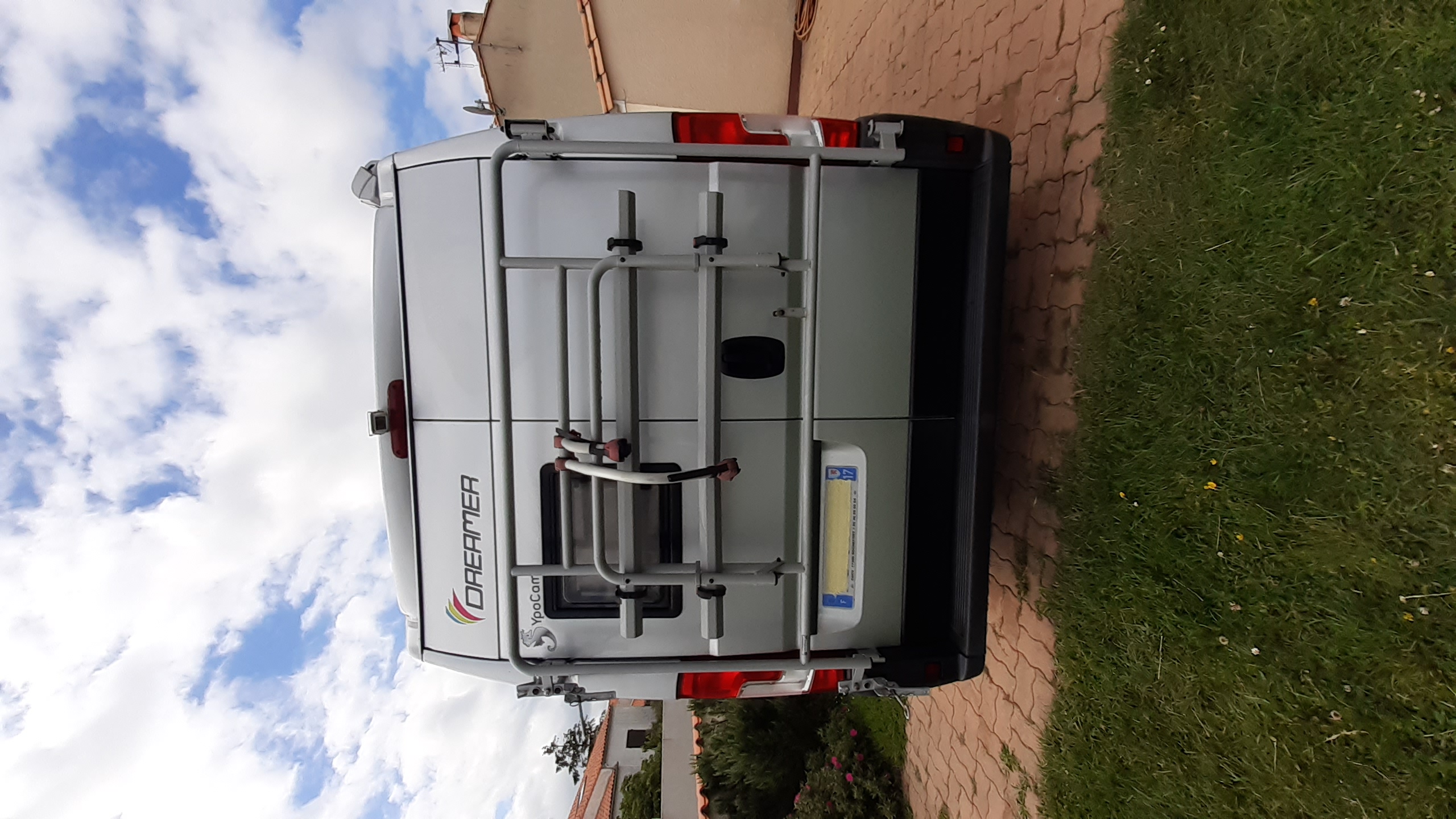 camping-car YPO CAMP DREAMER D42  extérieur / arrière