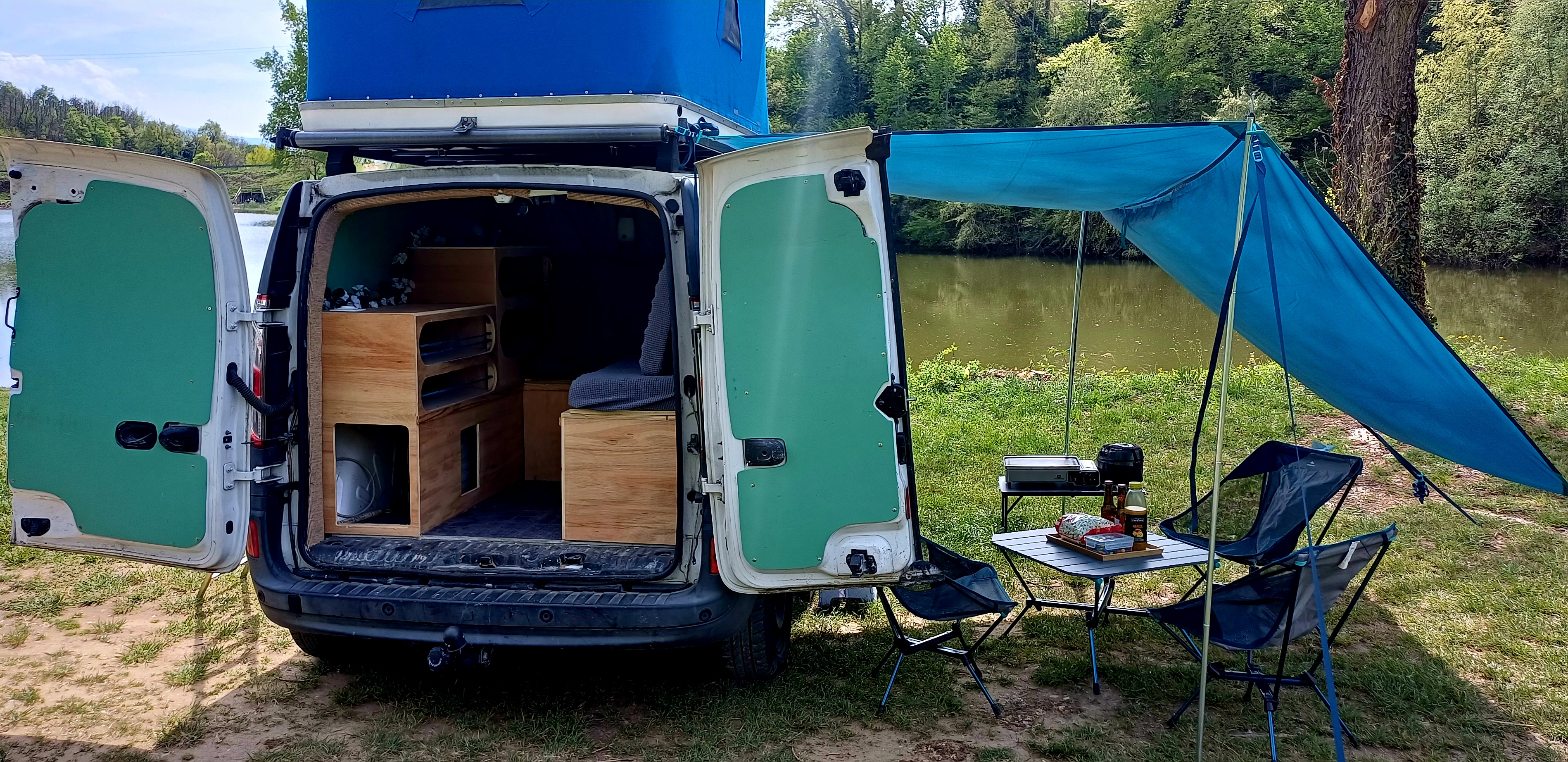 camping-car KANGOO   extérieur / arrière
