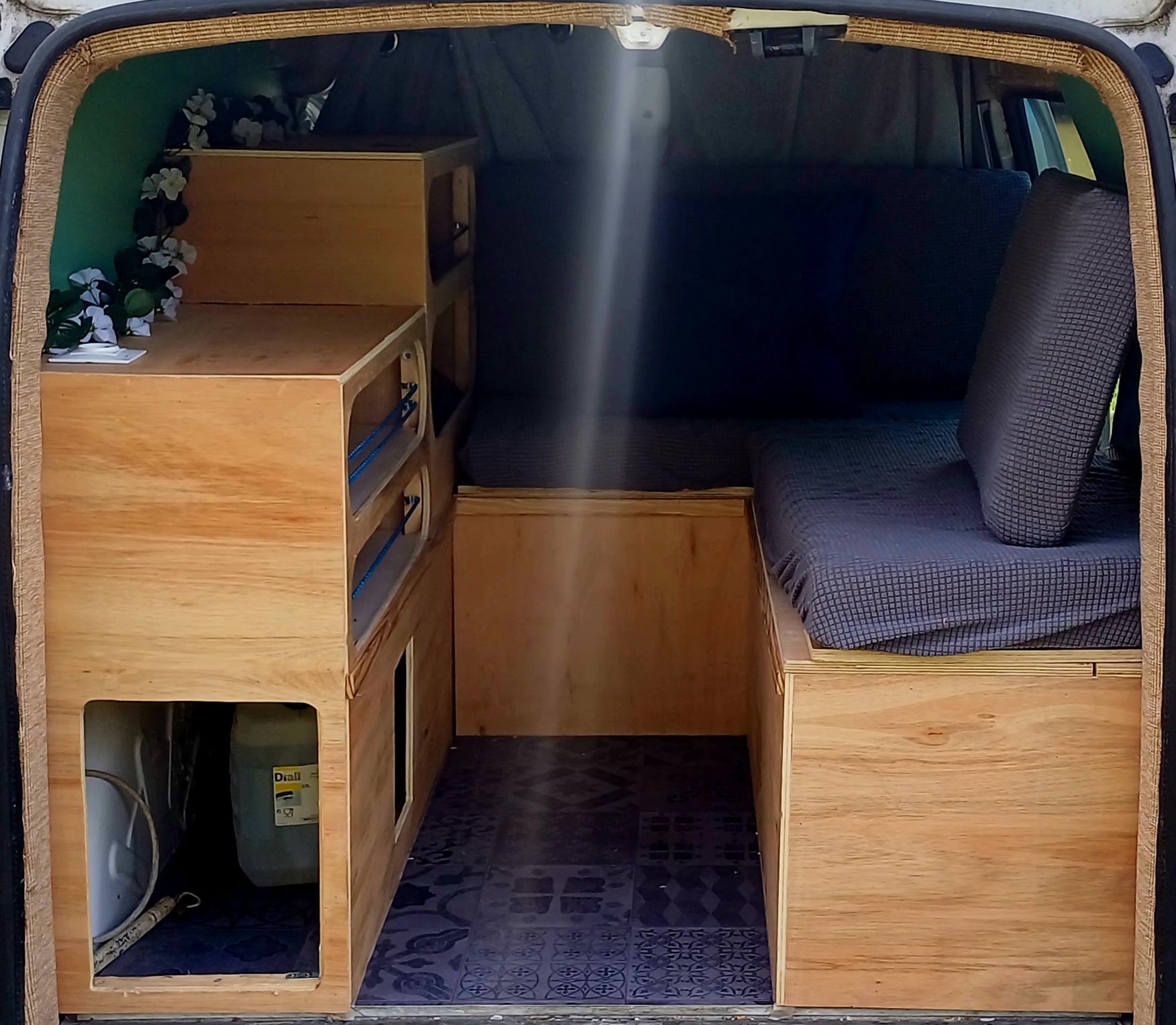 camping-car KANGOO   intérieur / coin salon