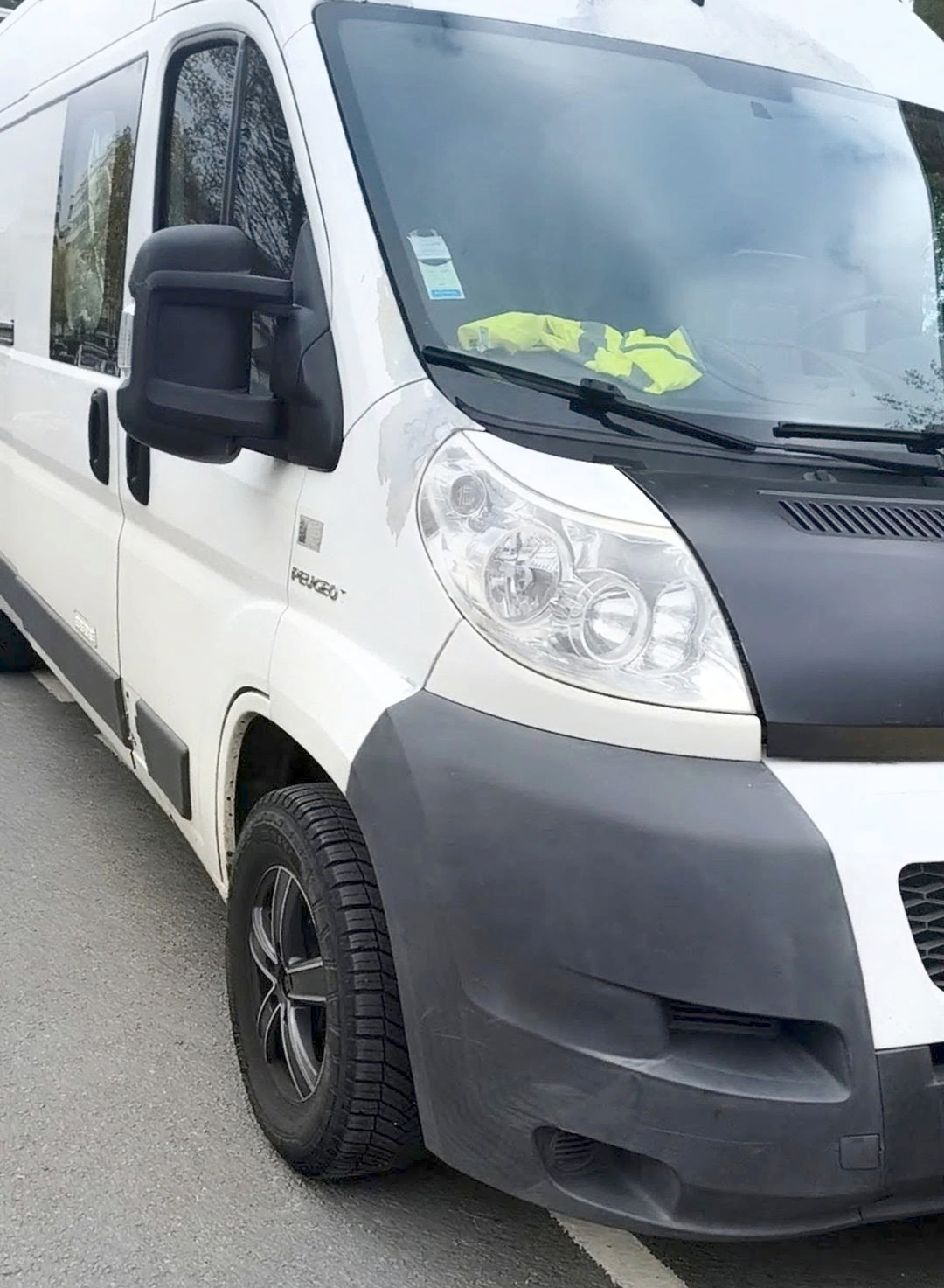 camping-car PEUGEOT BOXER  extérieur / face avant