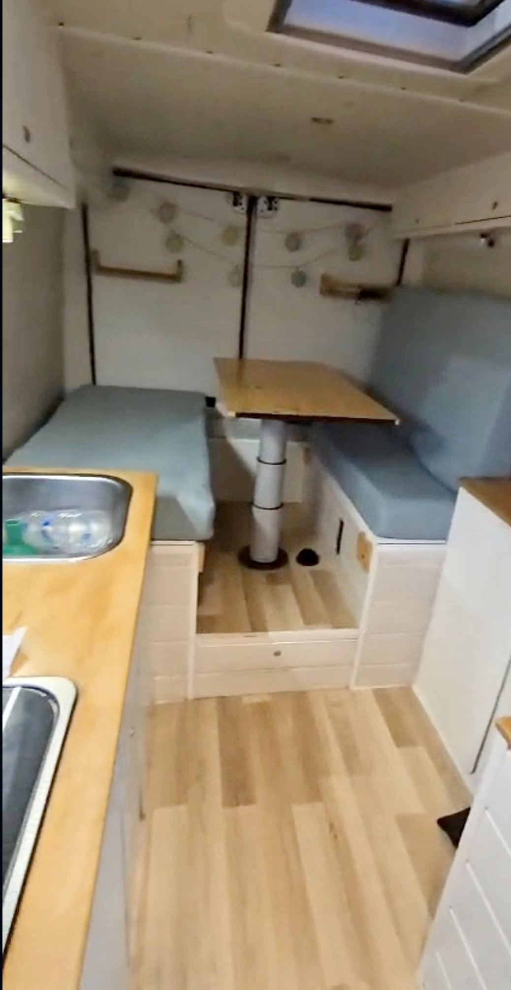 camping-car PEUGEOT BOXER  intérieur / coin salon
