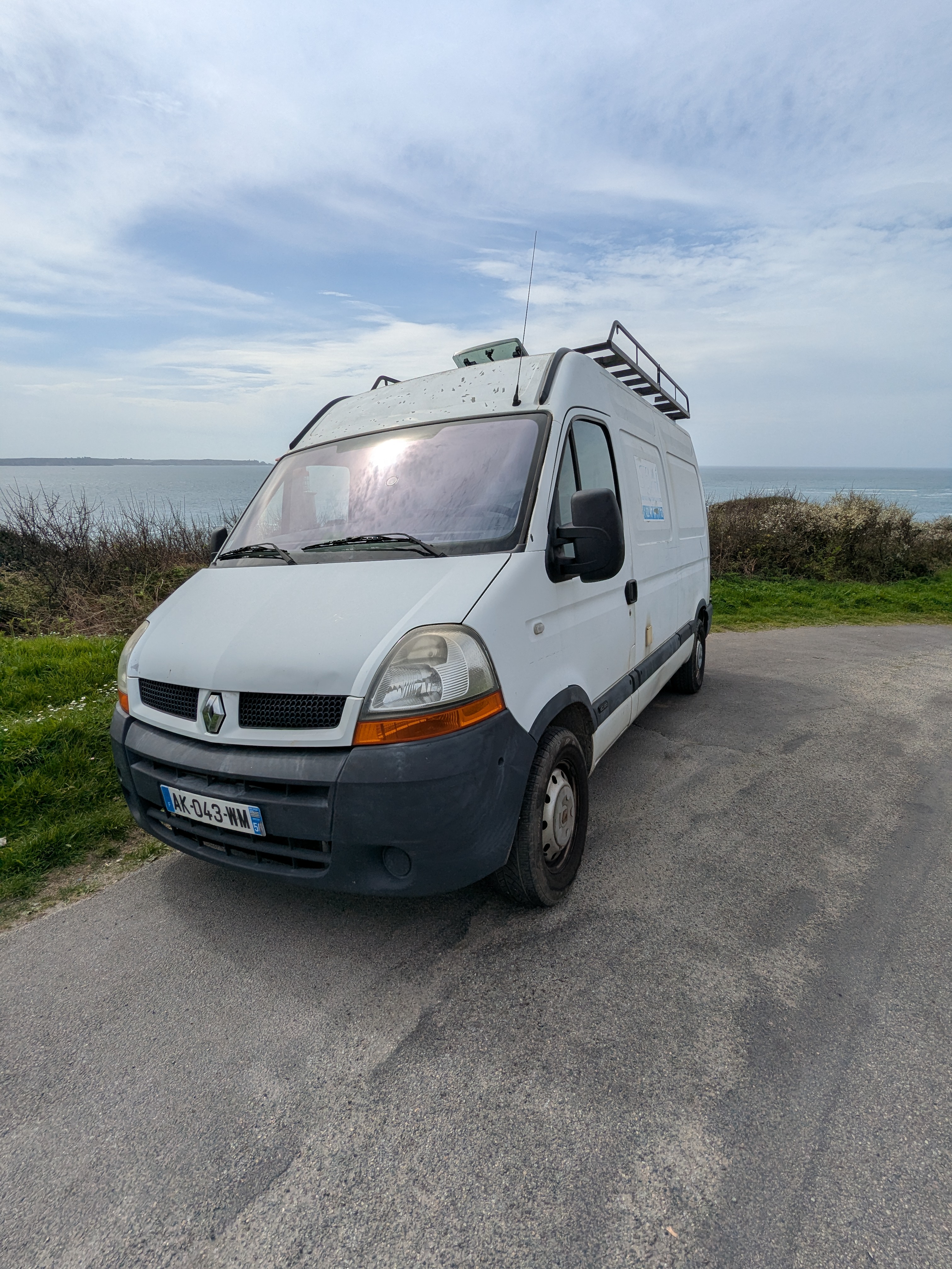 camping-car RENAULT MASTER  extérieur / latéral gauche