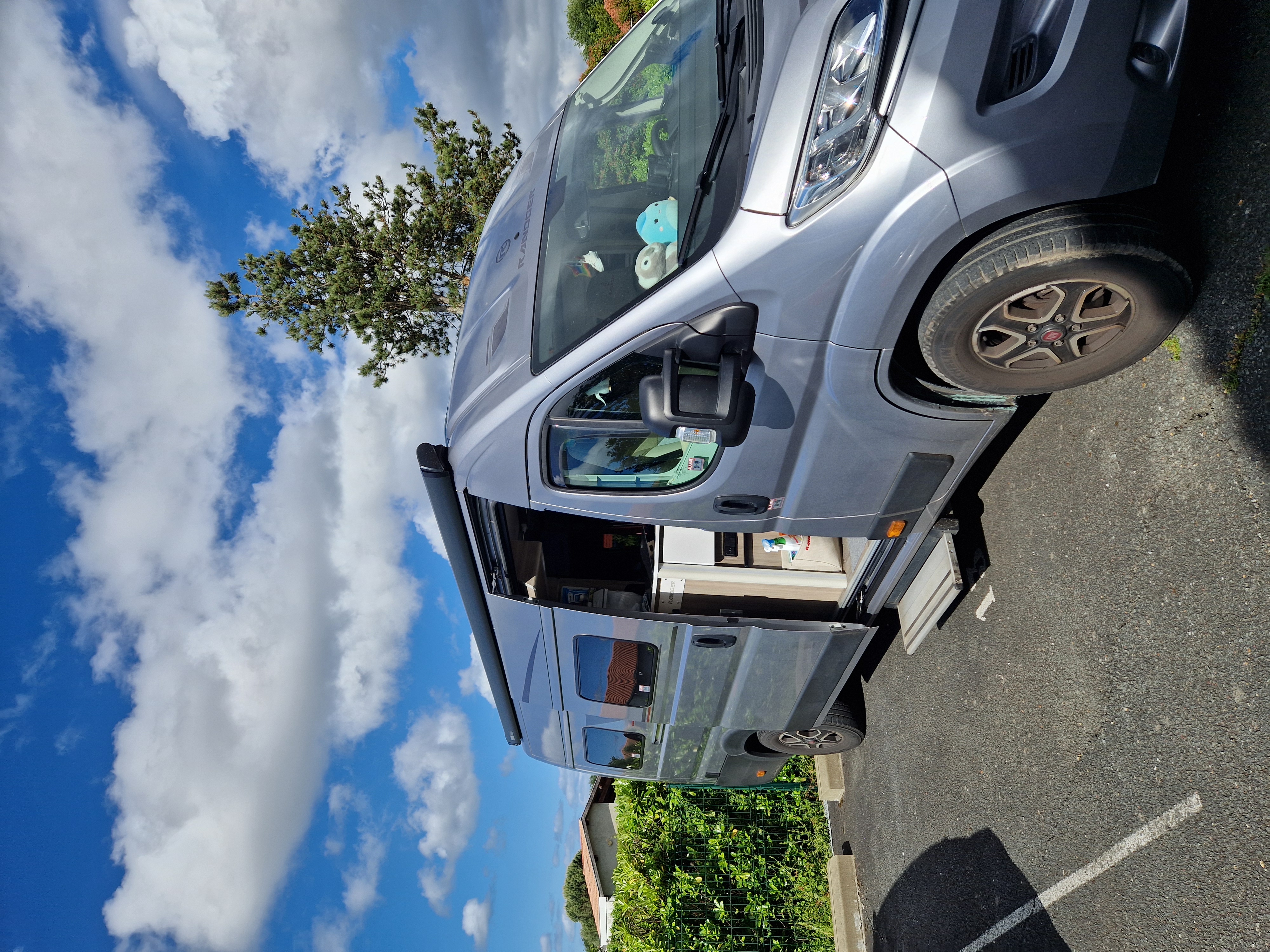 camping-car RANDGER R640  extérieur / latéral gauche