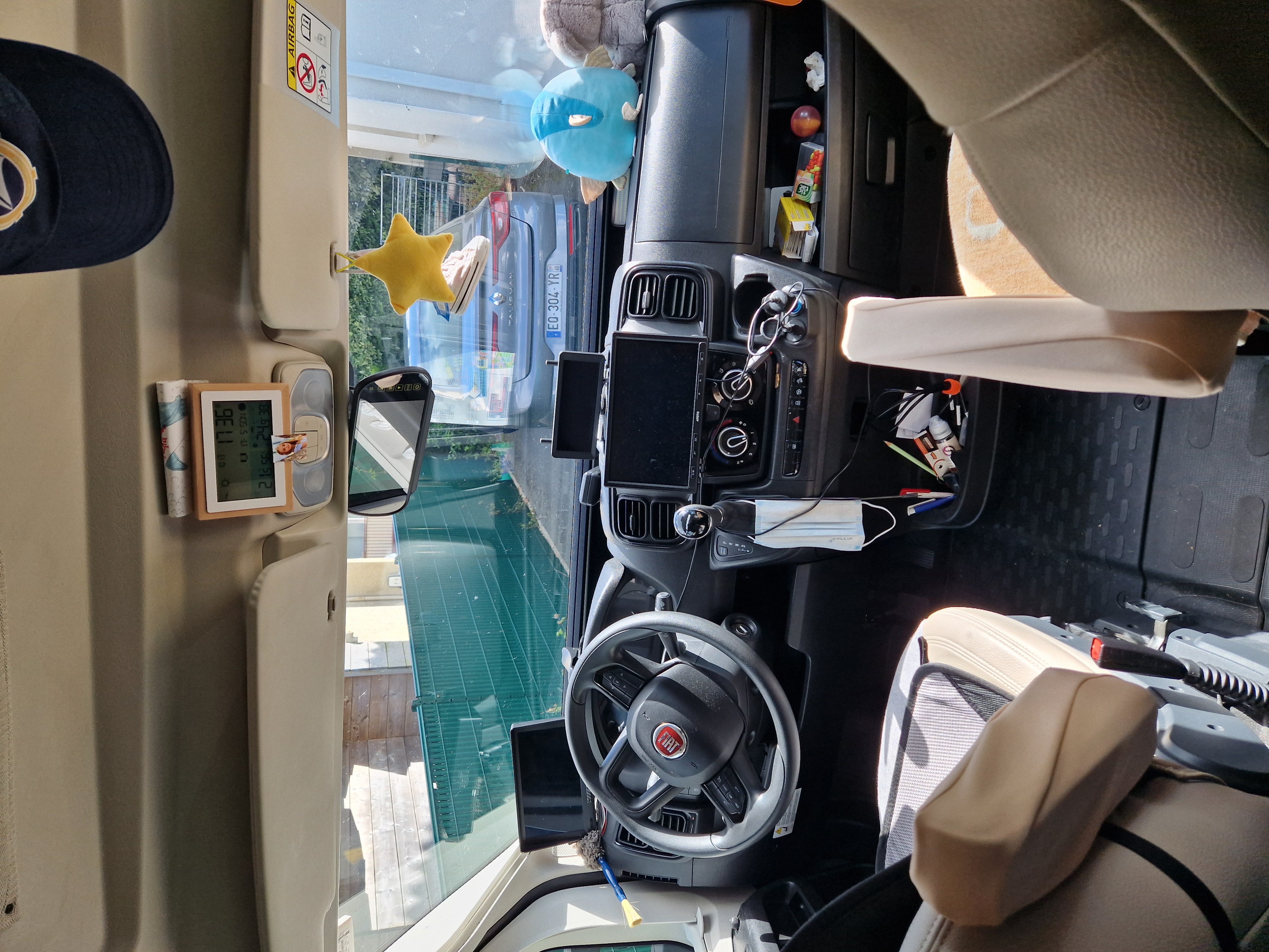 camping-car RANDGER R640  intérieur / coin salon