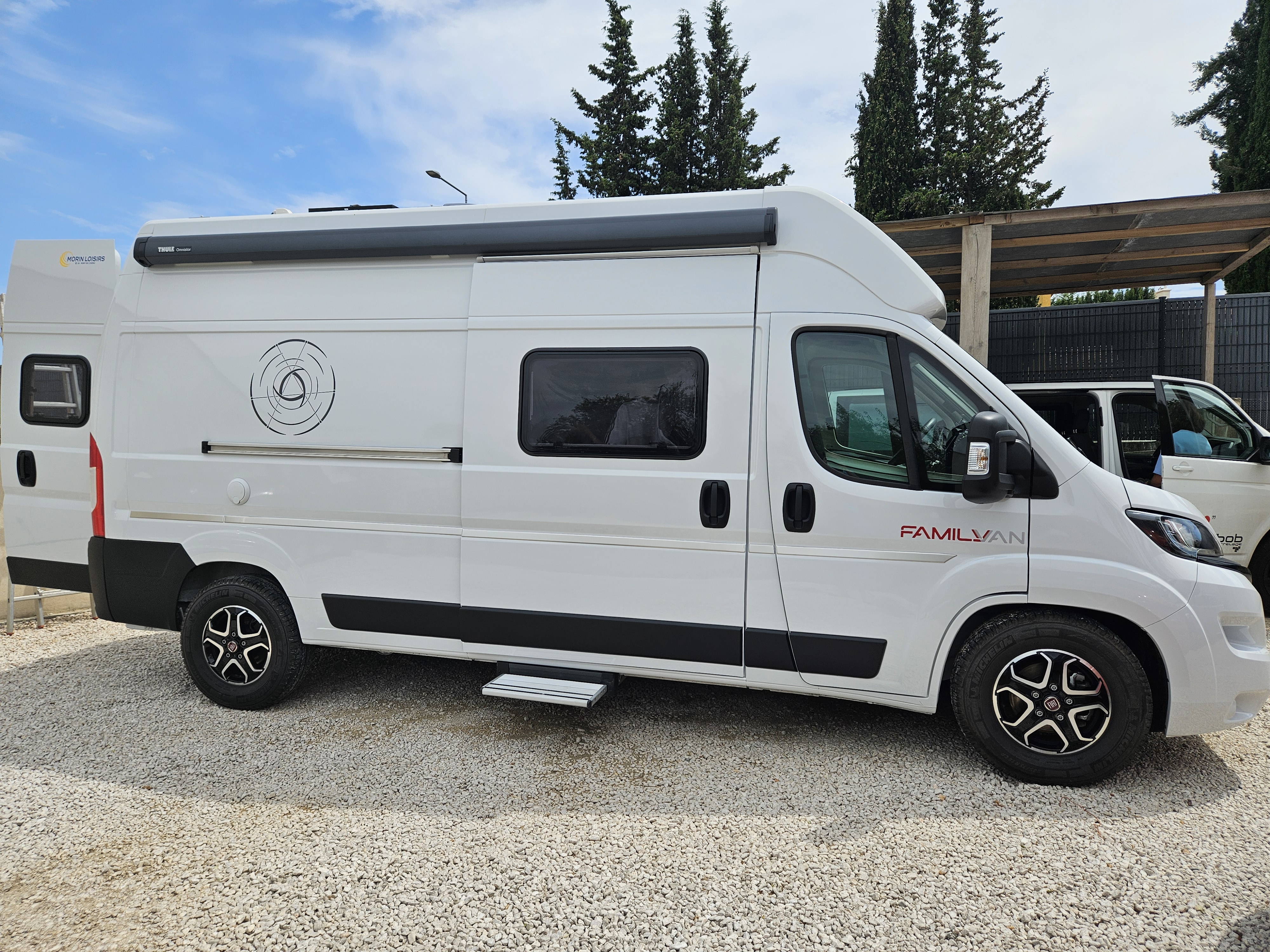 camping-car CAMPEREVE FAMILY VAN  extérieur / latéral droit