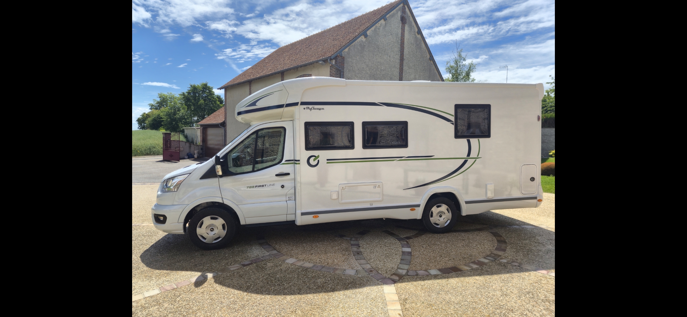 camping-car CHAUSSON 788 FIRST LINE  extérieur / latéral gauche