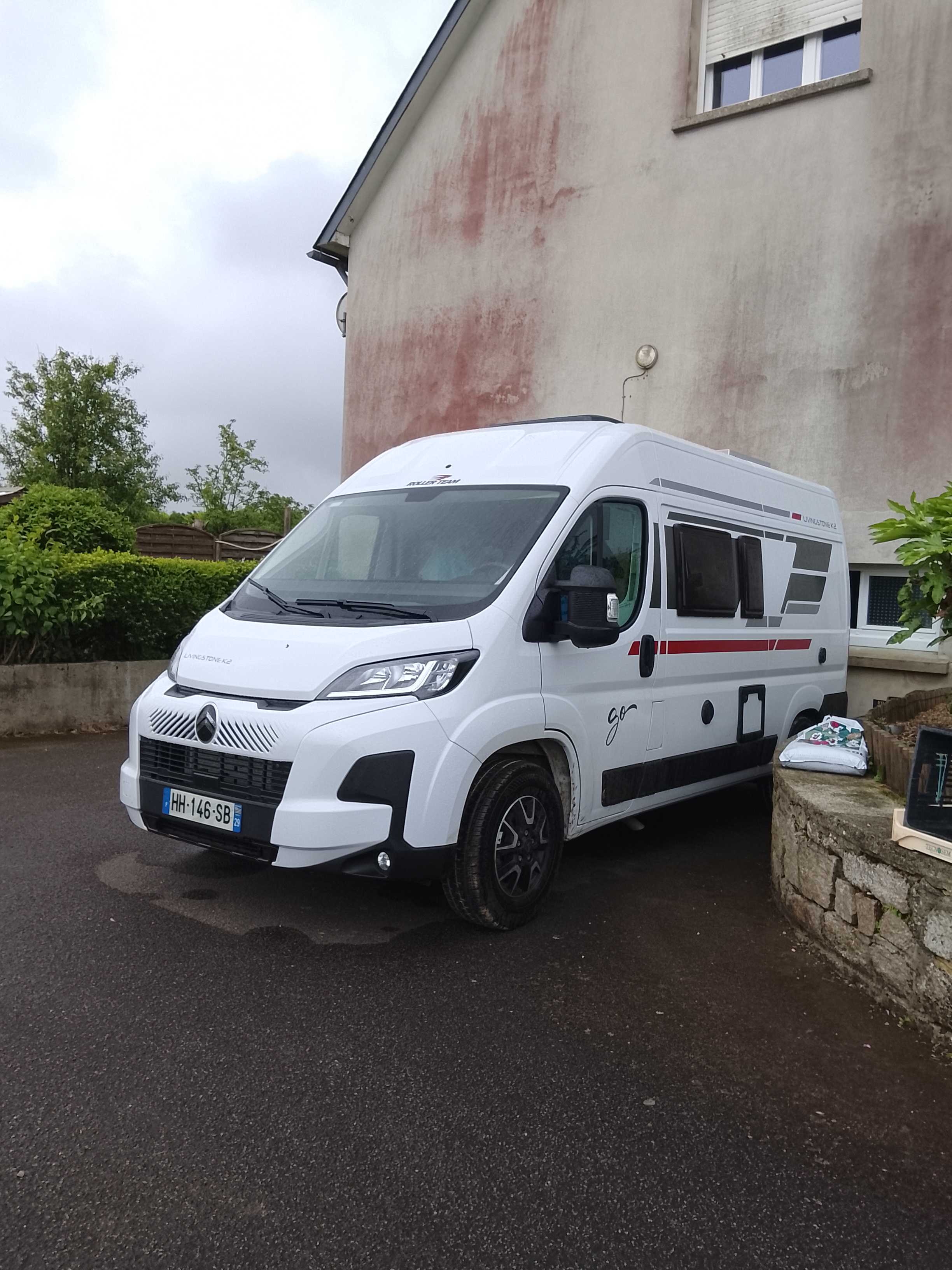 camping-car ROLLER TEAM LIVINGSTON 2  extérieur / latéral gauche