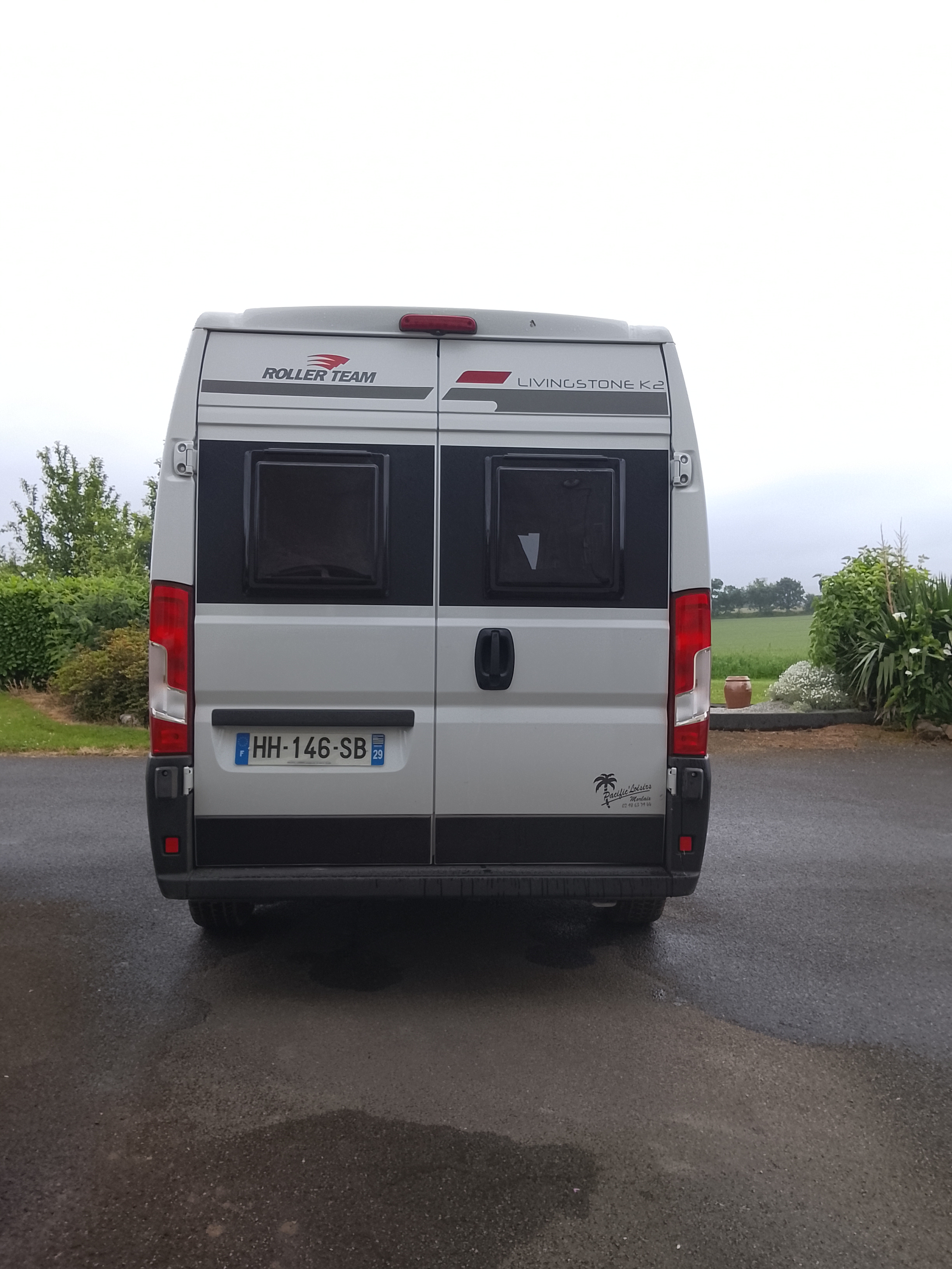 camping-car ROLLER TEAM LIVINGSTON 2  extérieur / arrière