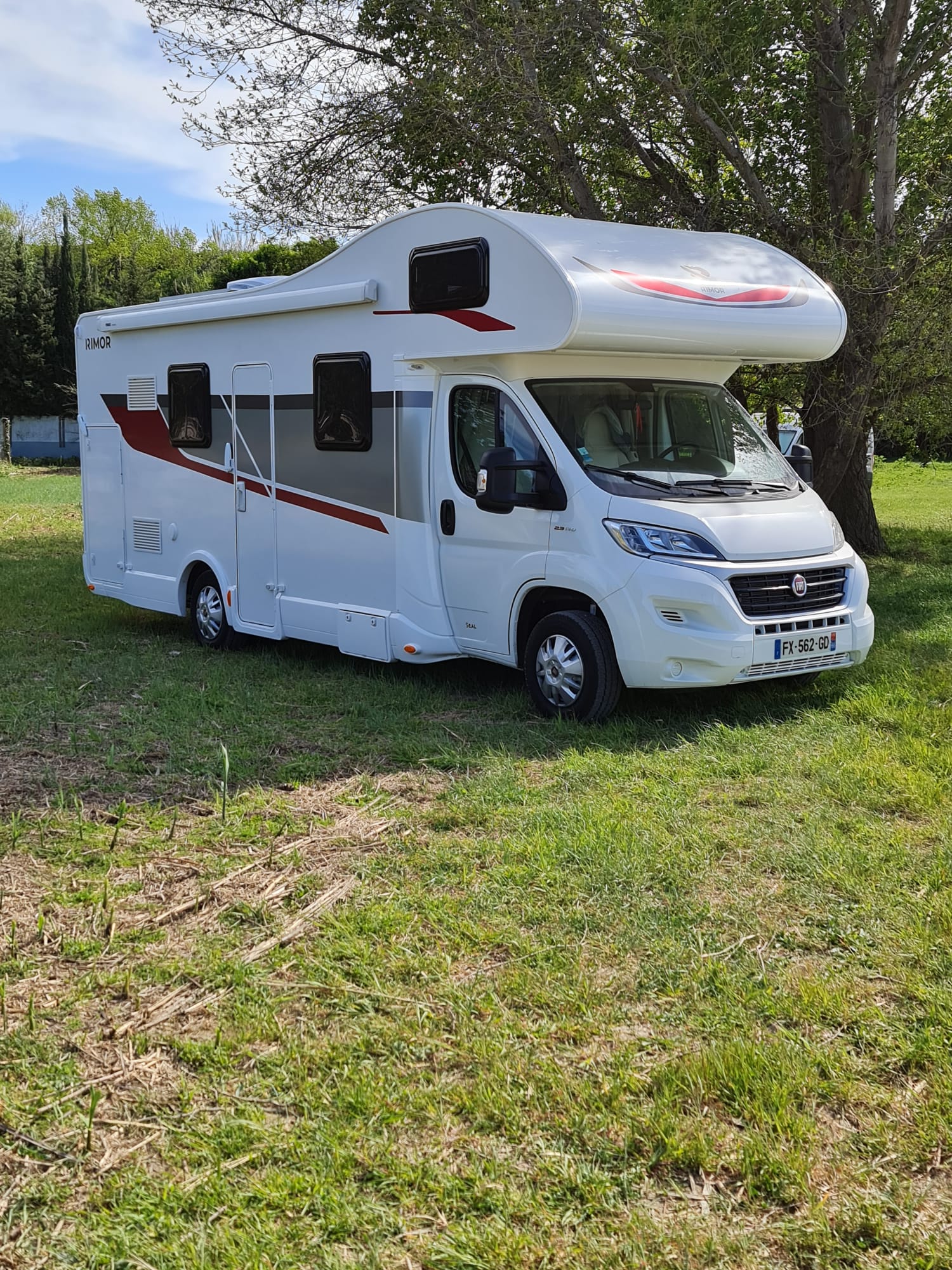 camping-car RIMOR  extérieur / face avant