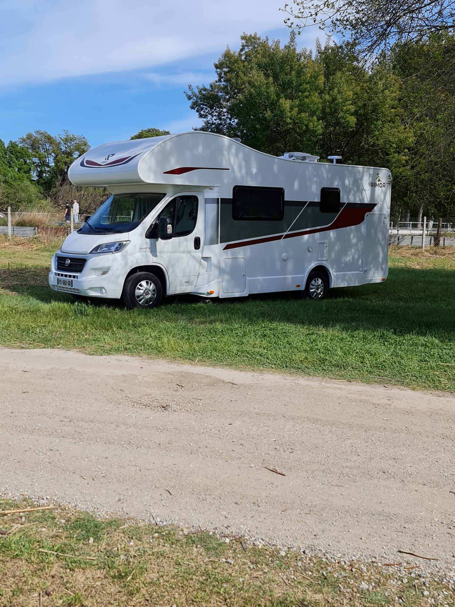 camping-car RIMOR  extérieur / latéral droit