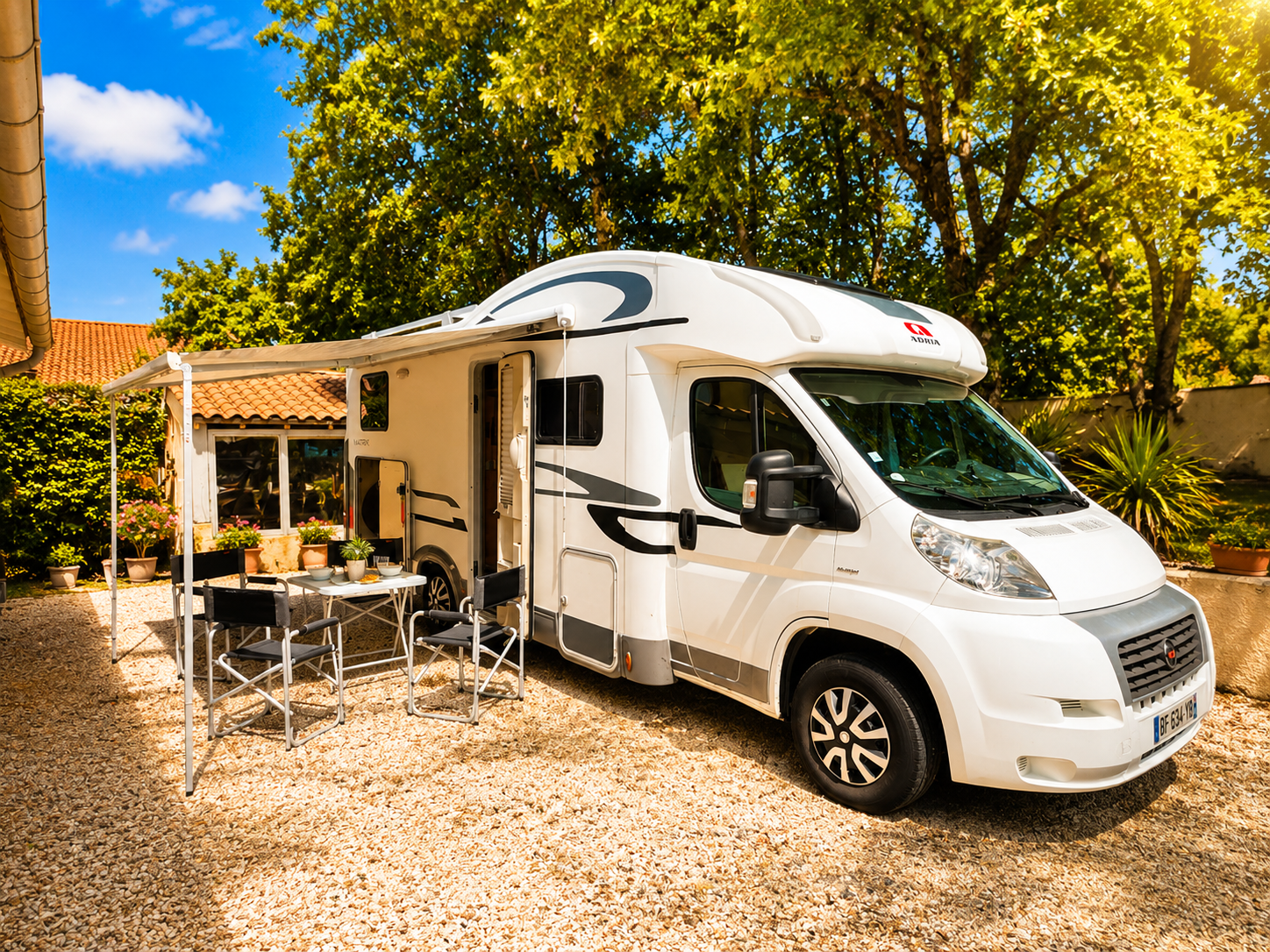 camping-car ADRIA MATRIX 690  extérieur / latéral gauche
