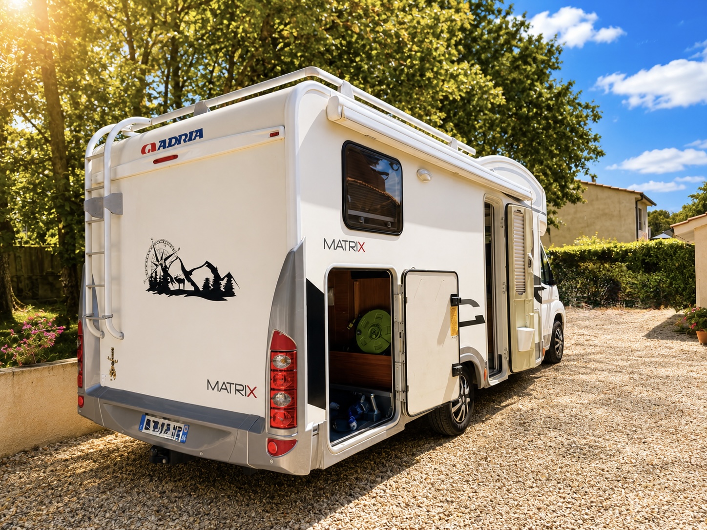 camping-car ADRIA MATRIX 690  extérieur / latéral droit