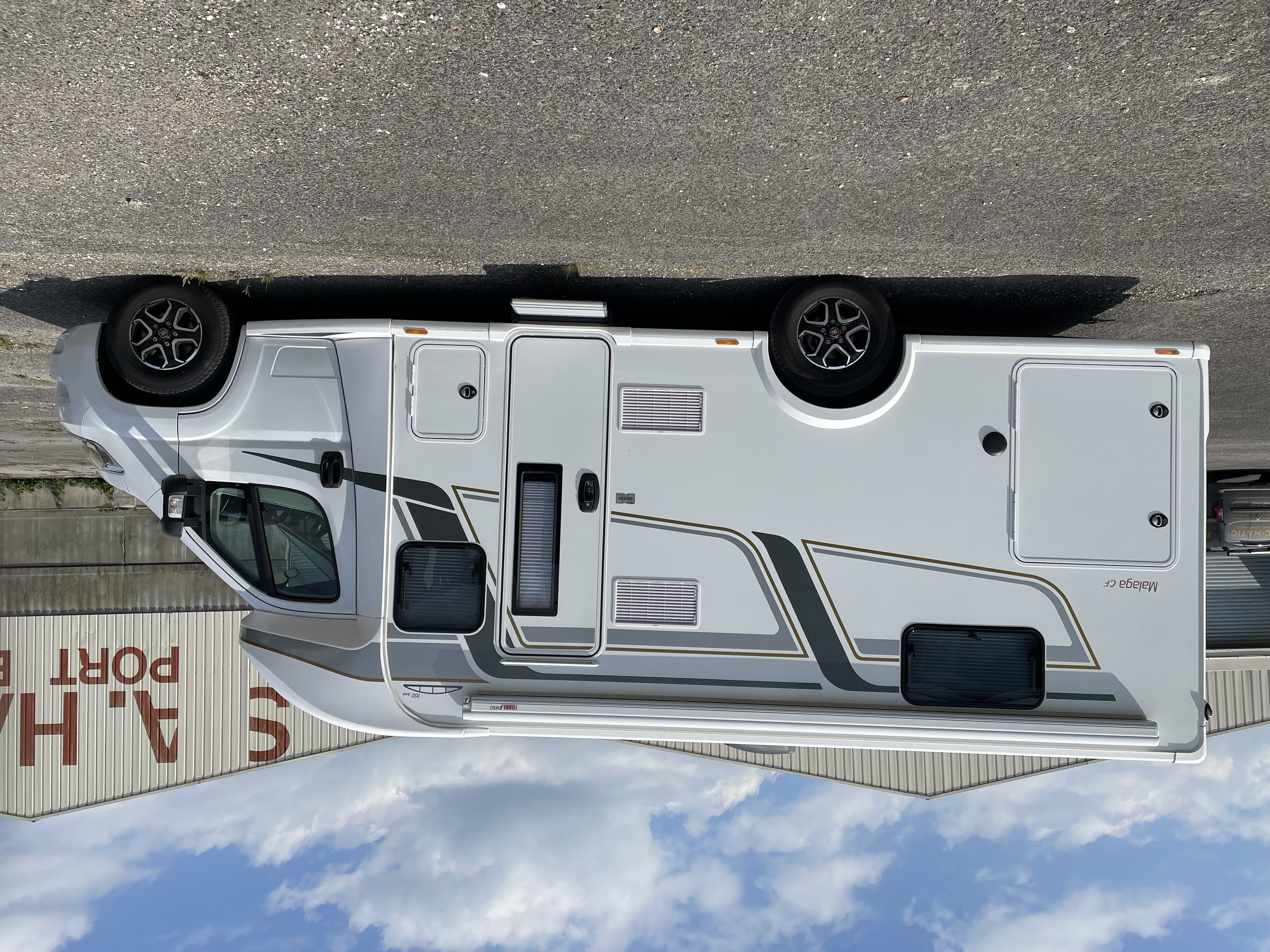 camping-car NOTIN MALAGA   extérieur / latéral gauche