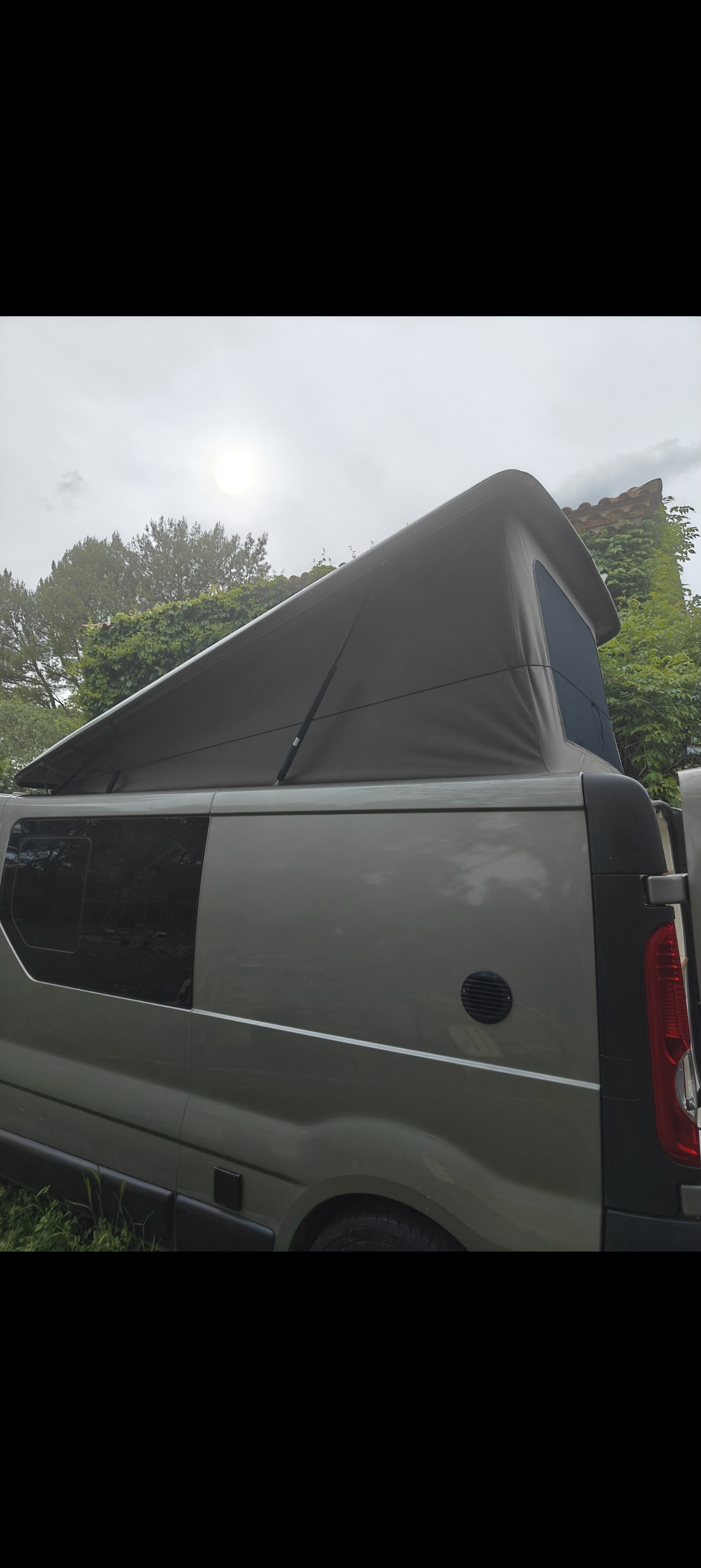 camping-car CAMPEREVE MIRANDE  extérieur / latéral gauche