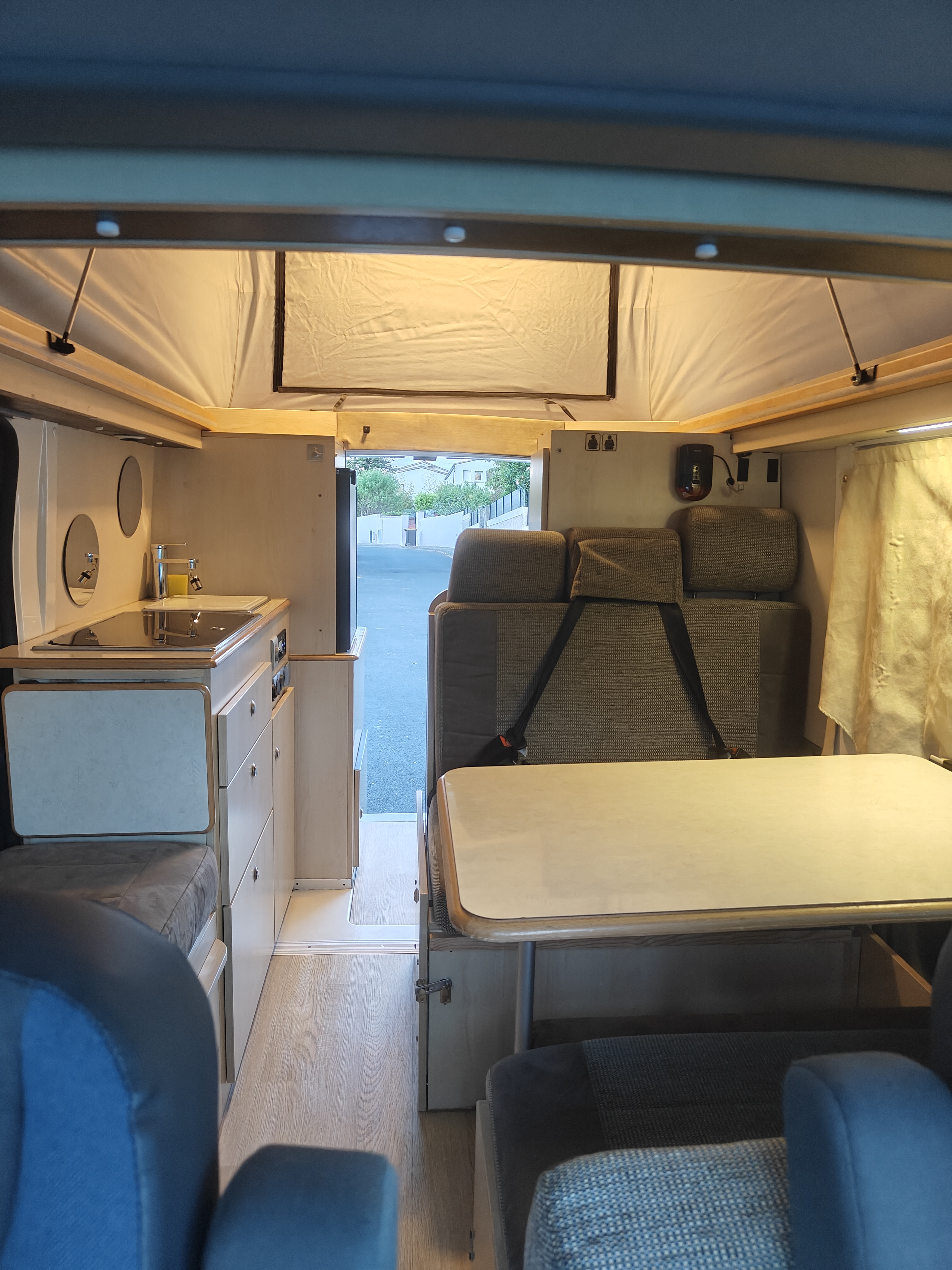 camping-car CAMPEREVE MIRANDE  intérieur / coin salon