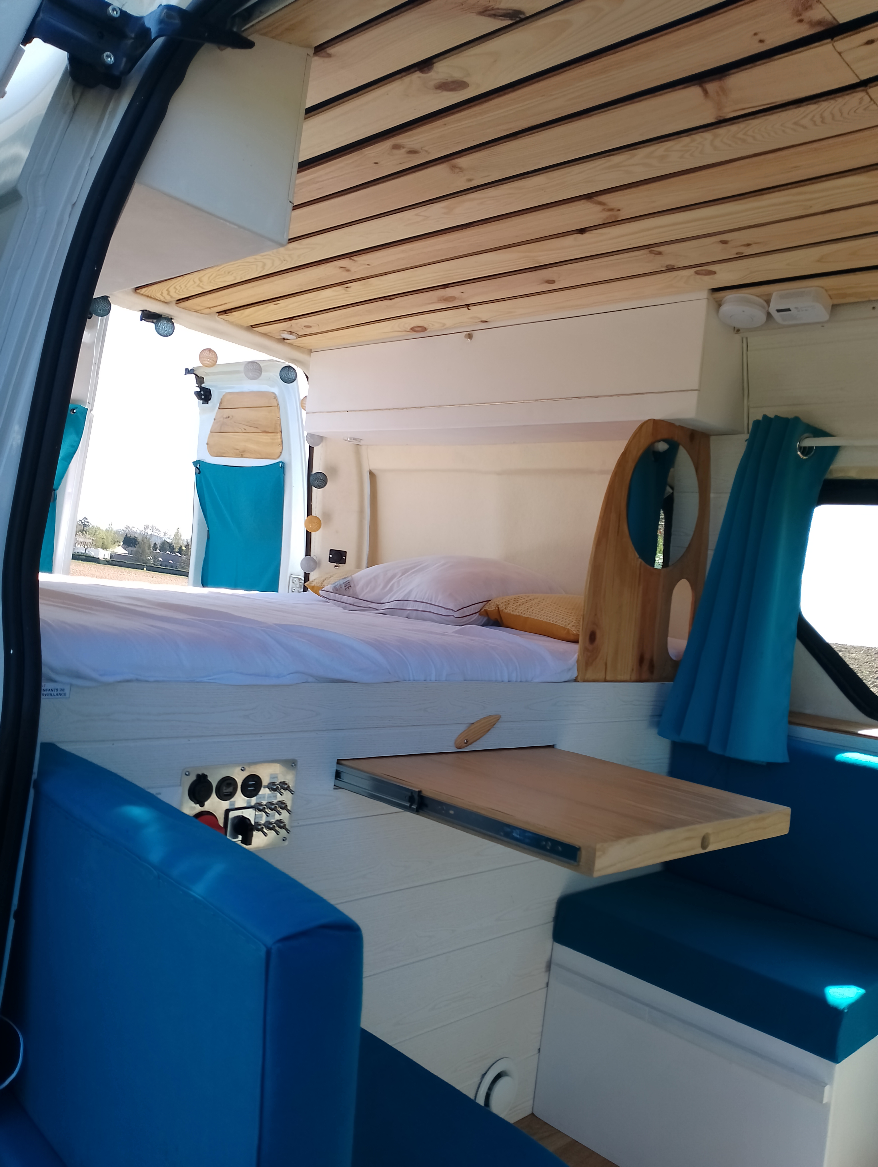 camping-car RENAULT MASTER 3   intérieur / coin salon