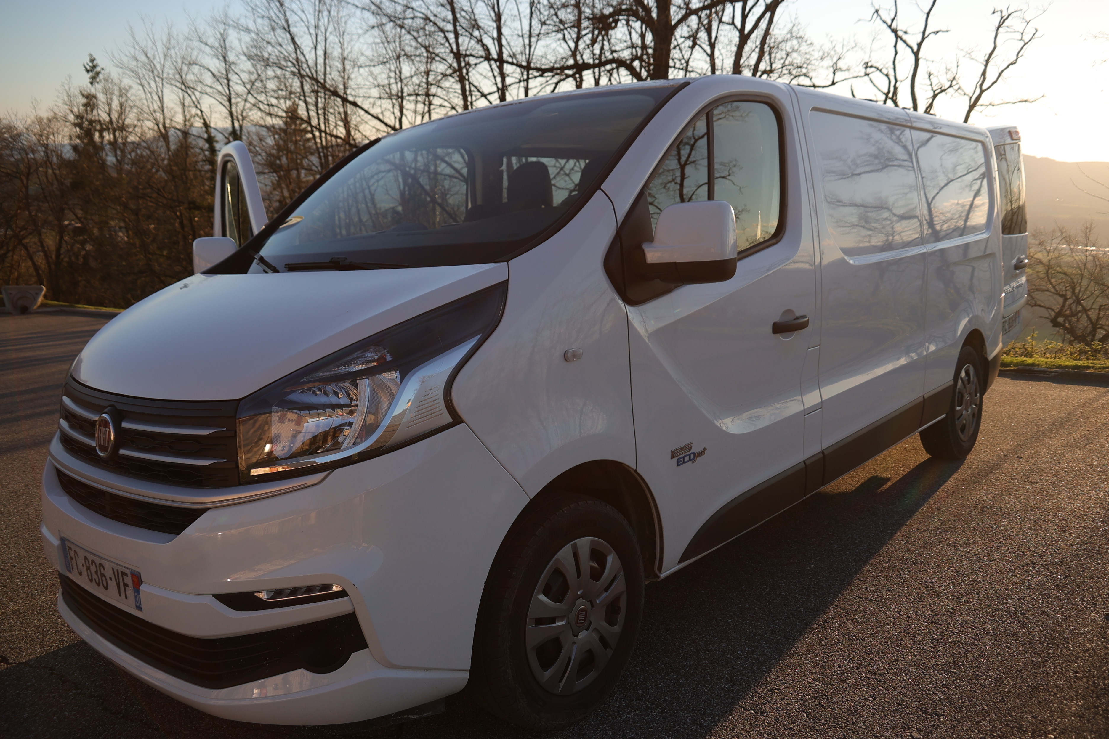 camping-car FIAT TALENTO   extérieur / face avant