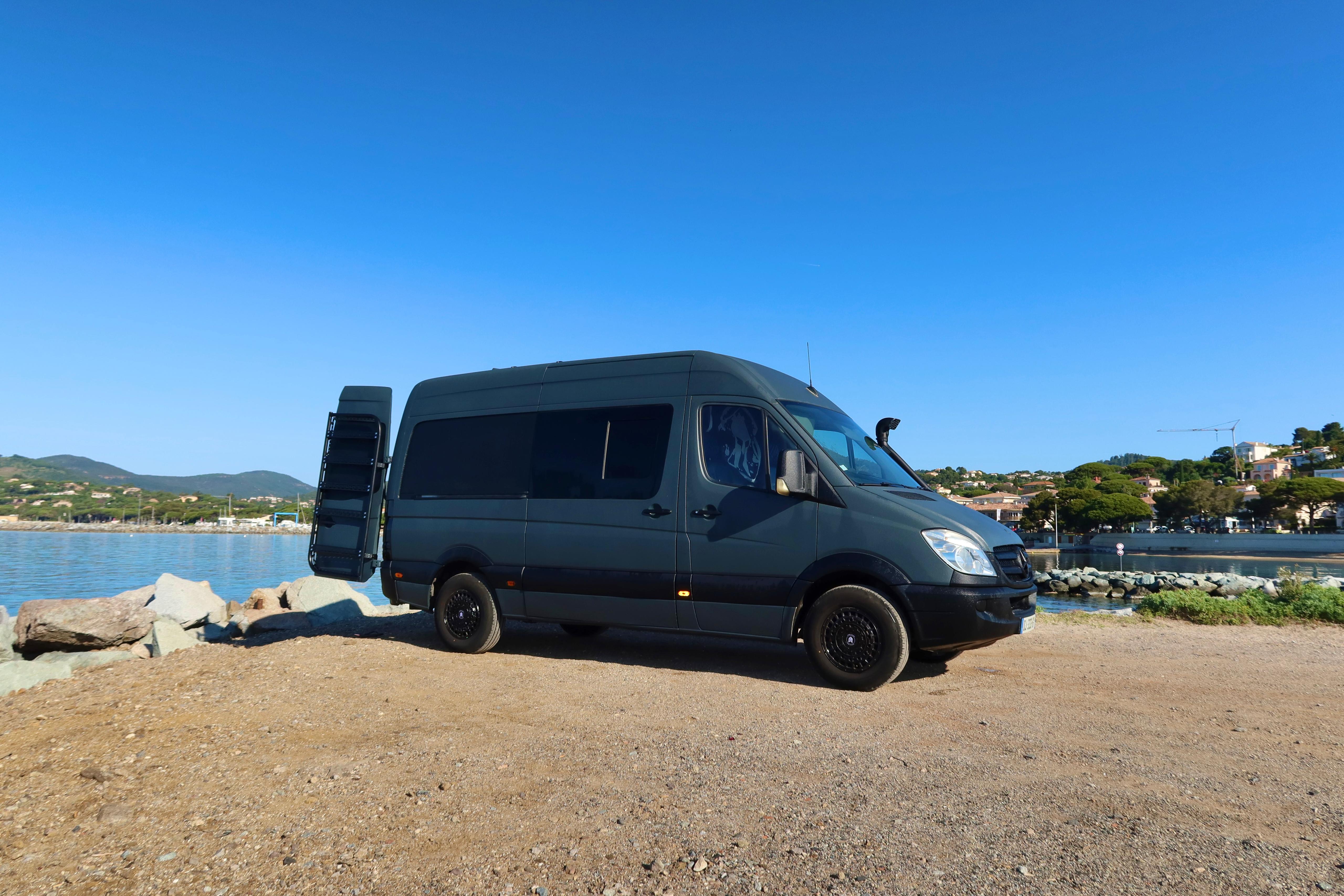 camping-car MERCEDES SPRINTER   extérieur / face avant