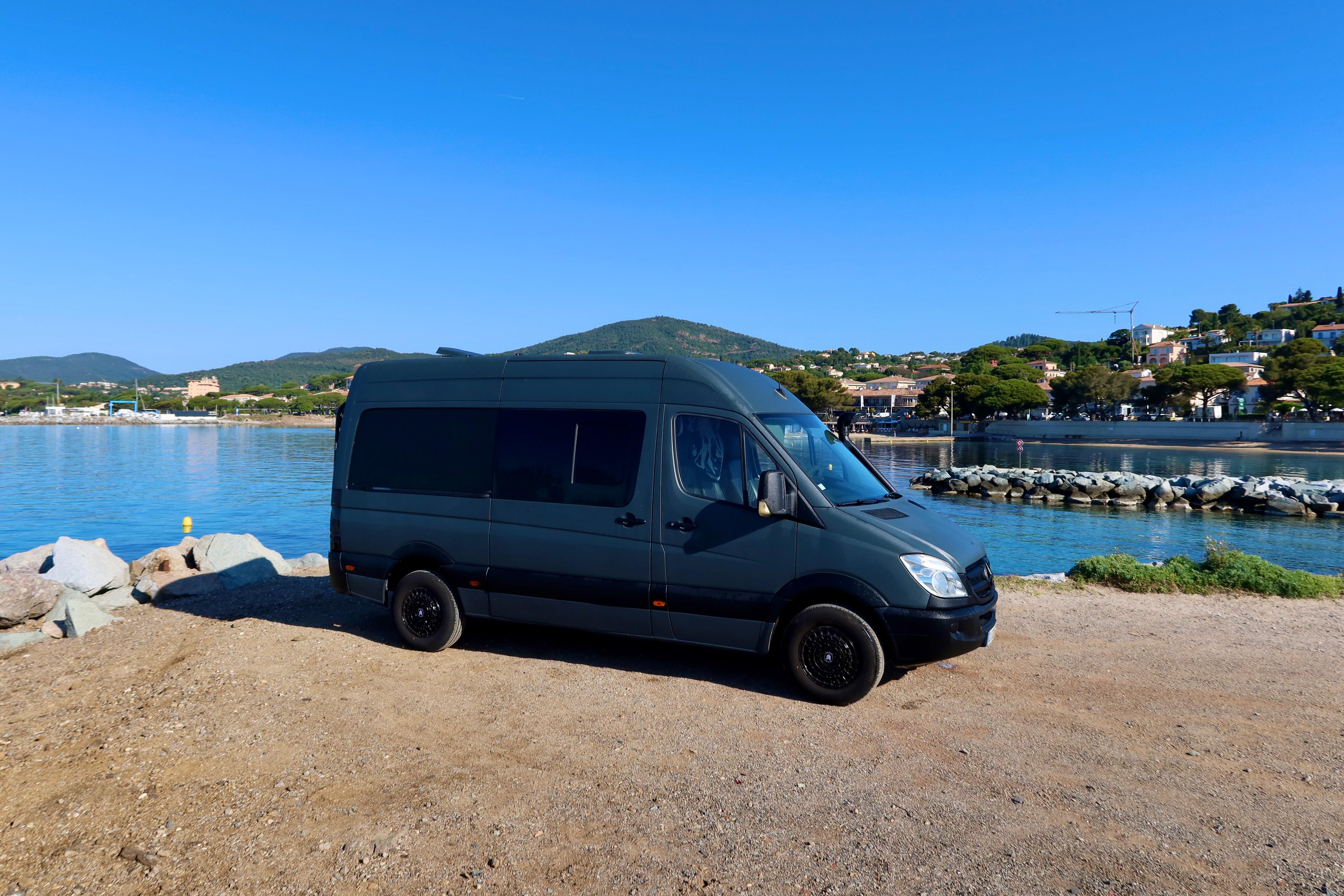 camping-car MERCEDES SPRINTER   extérieur / latéral droit