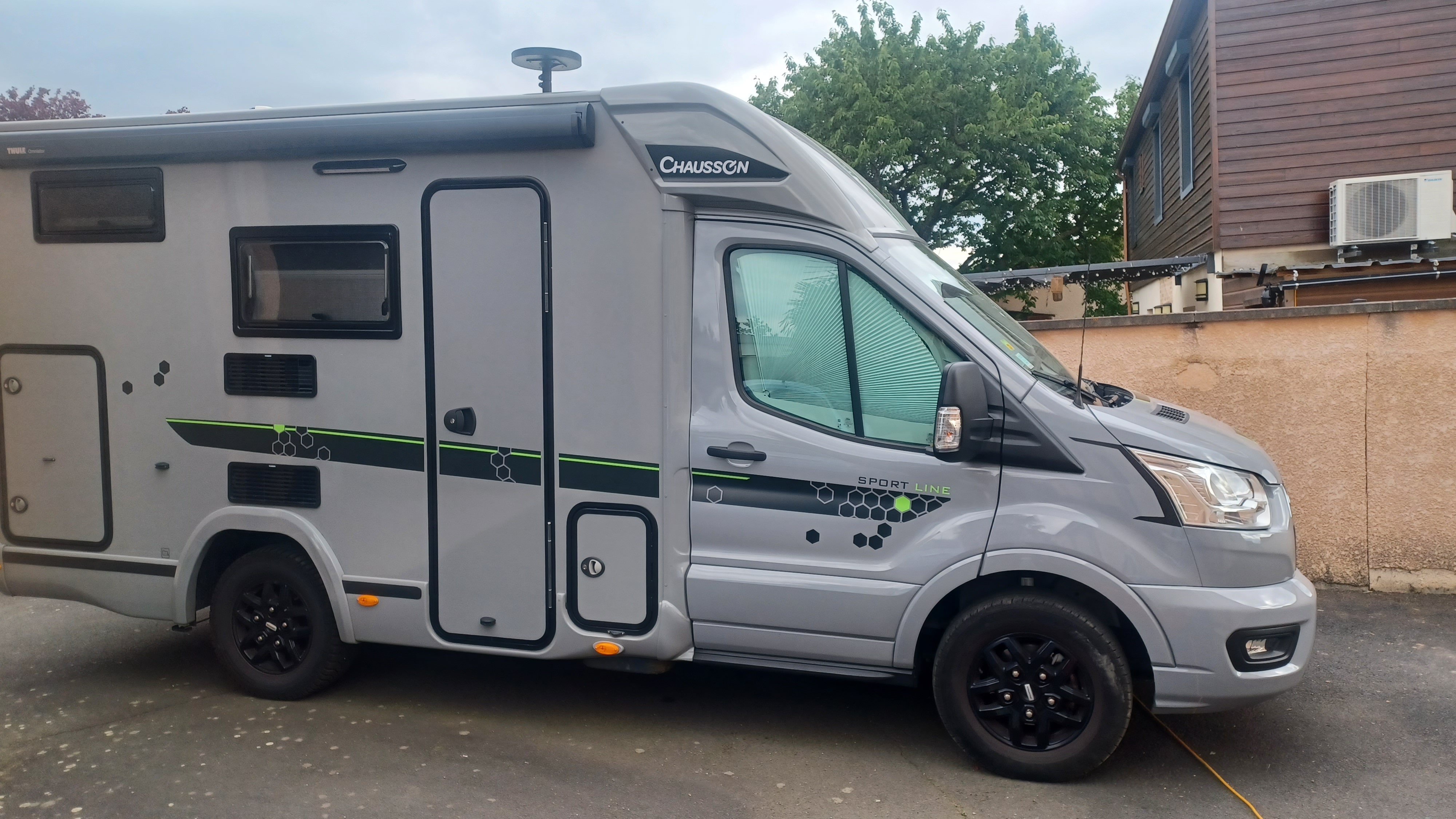 camping-car CHAUSSON S 514 SPORT LINE  extérieur / latéral droit