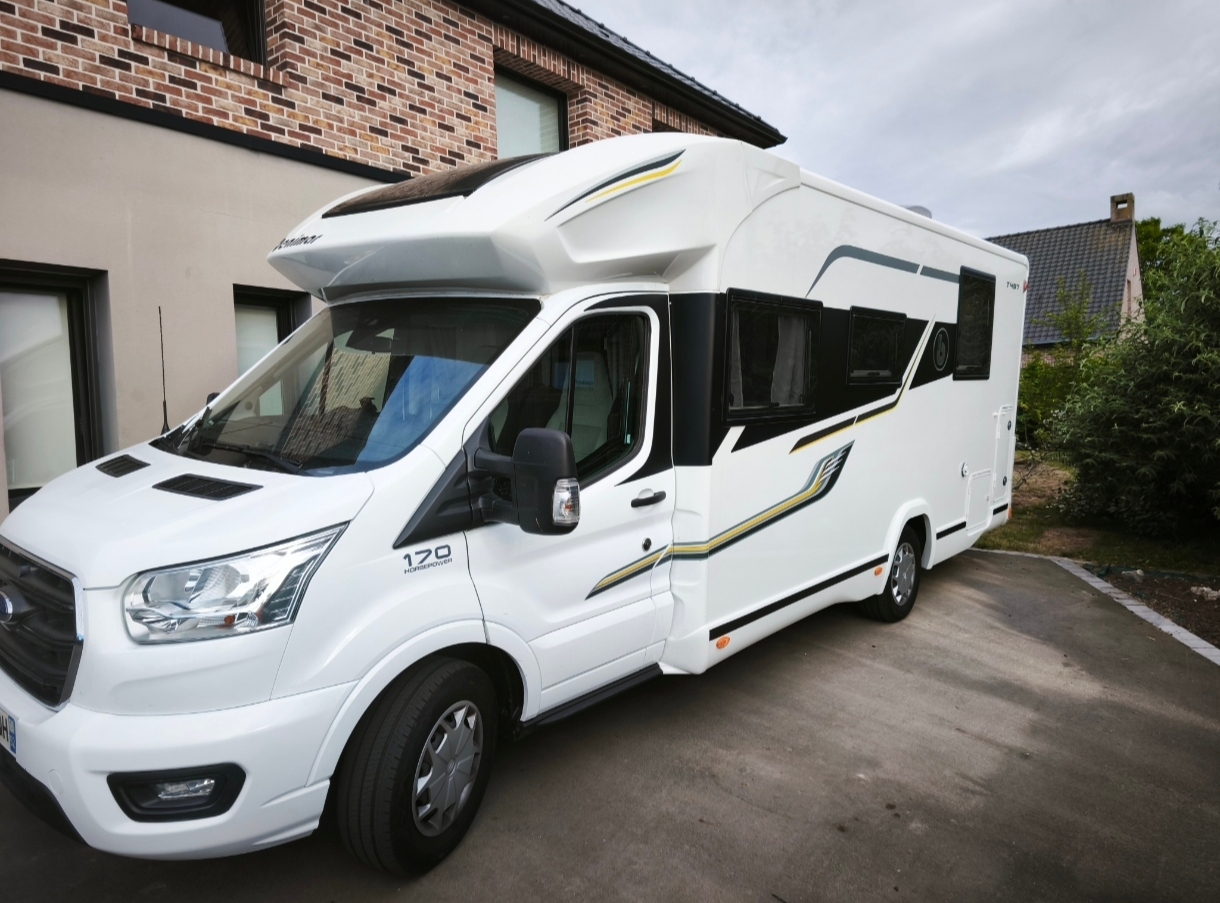 camping-car BENIMAR TESSORO 497  extérieur / latéral gauche