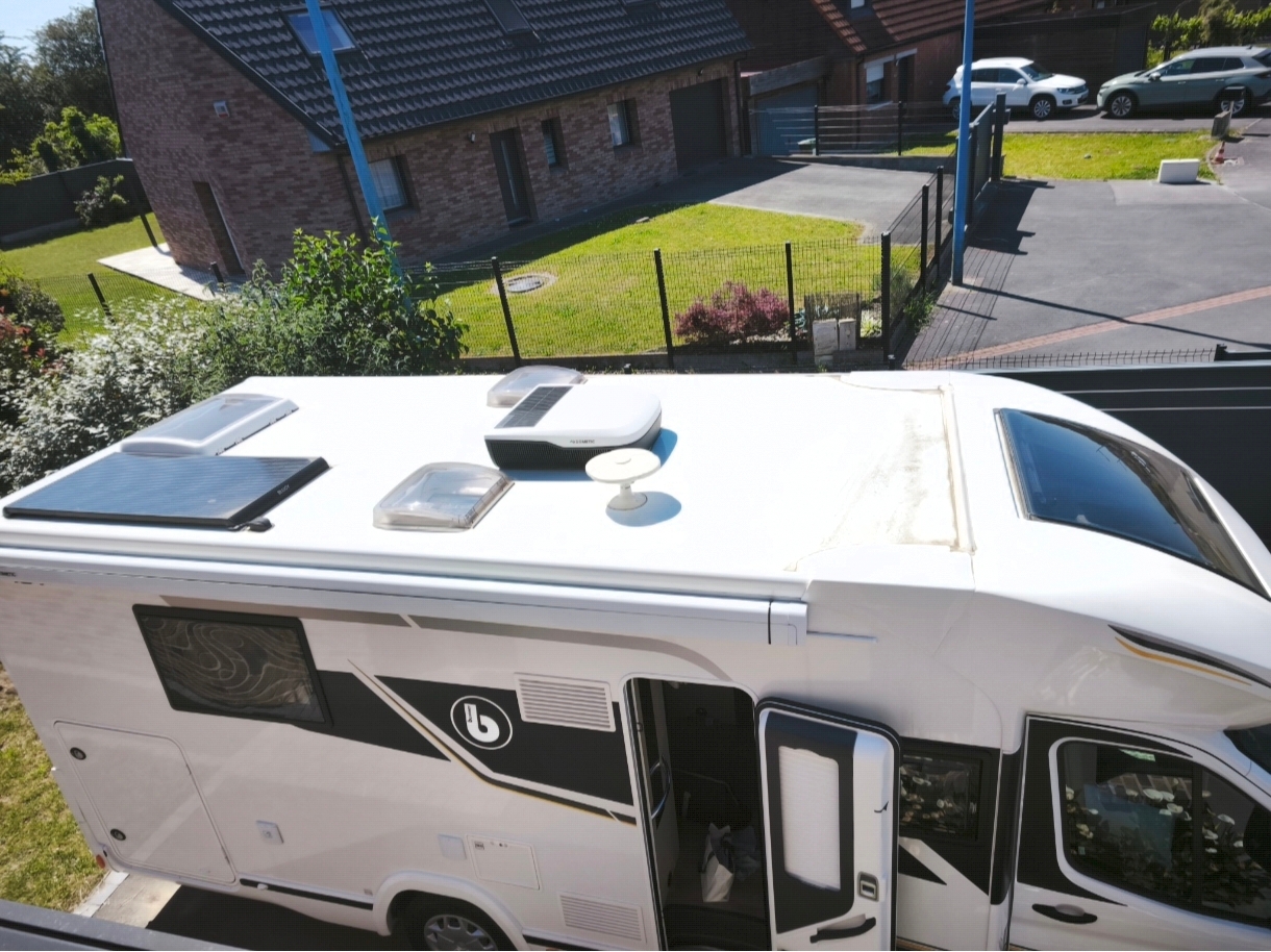 camping-car BENIMAR TESSORO 497  extérieur / latéral droit