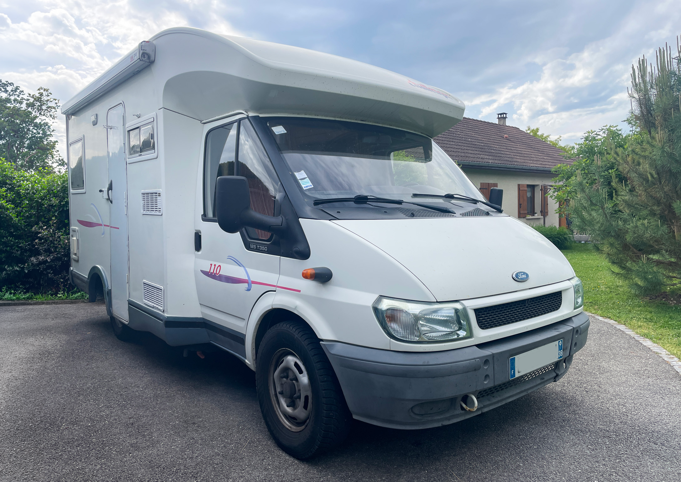 camping-car CHALLENGER 101  extérieur / latéral gauche