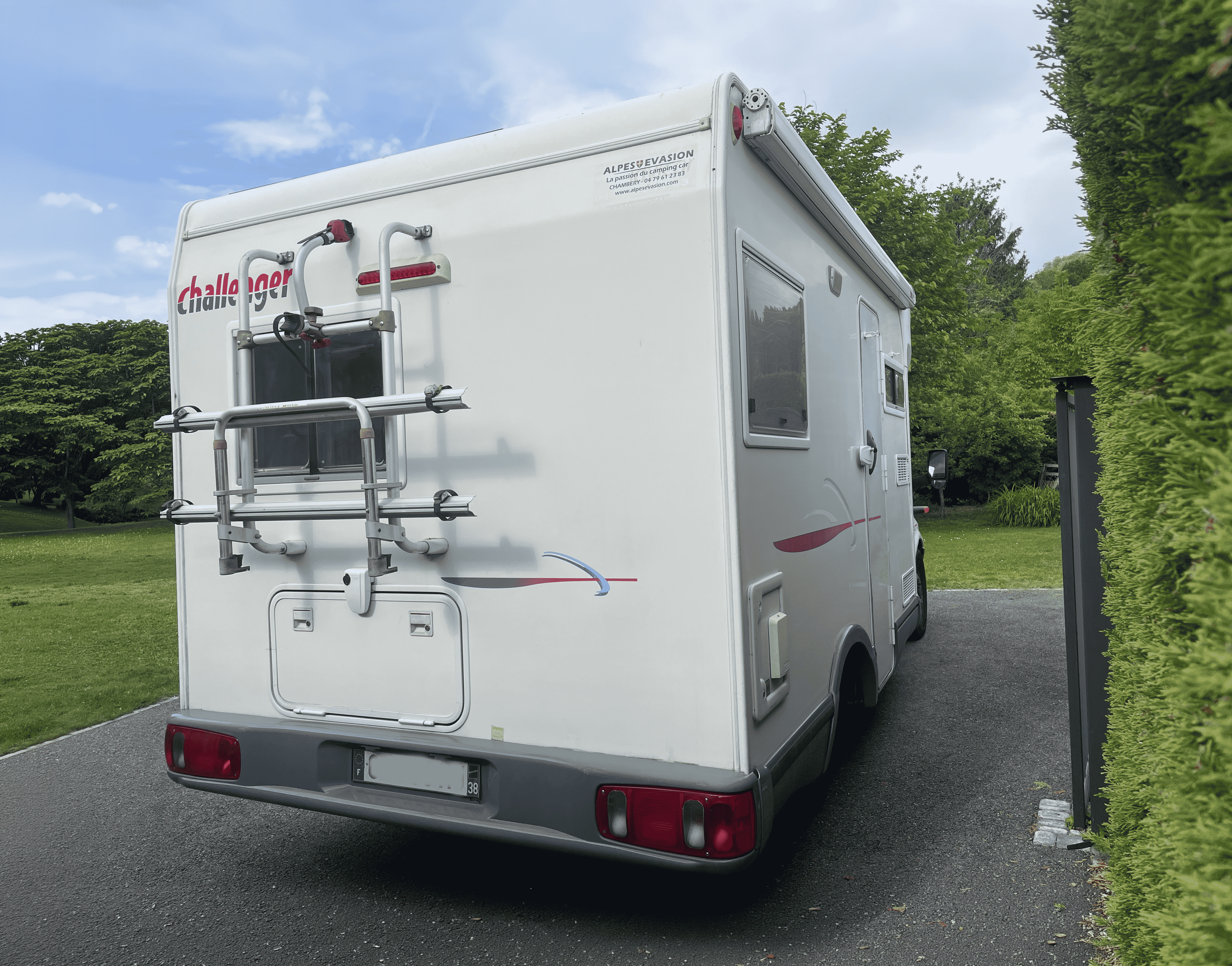 camping-car CHALLENGER 101  extérieur / latéral droit