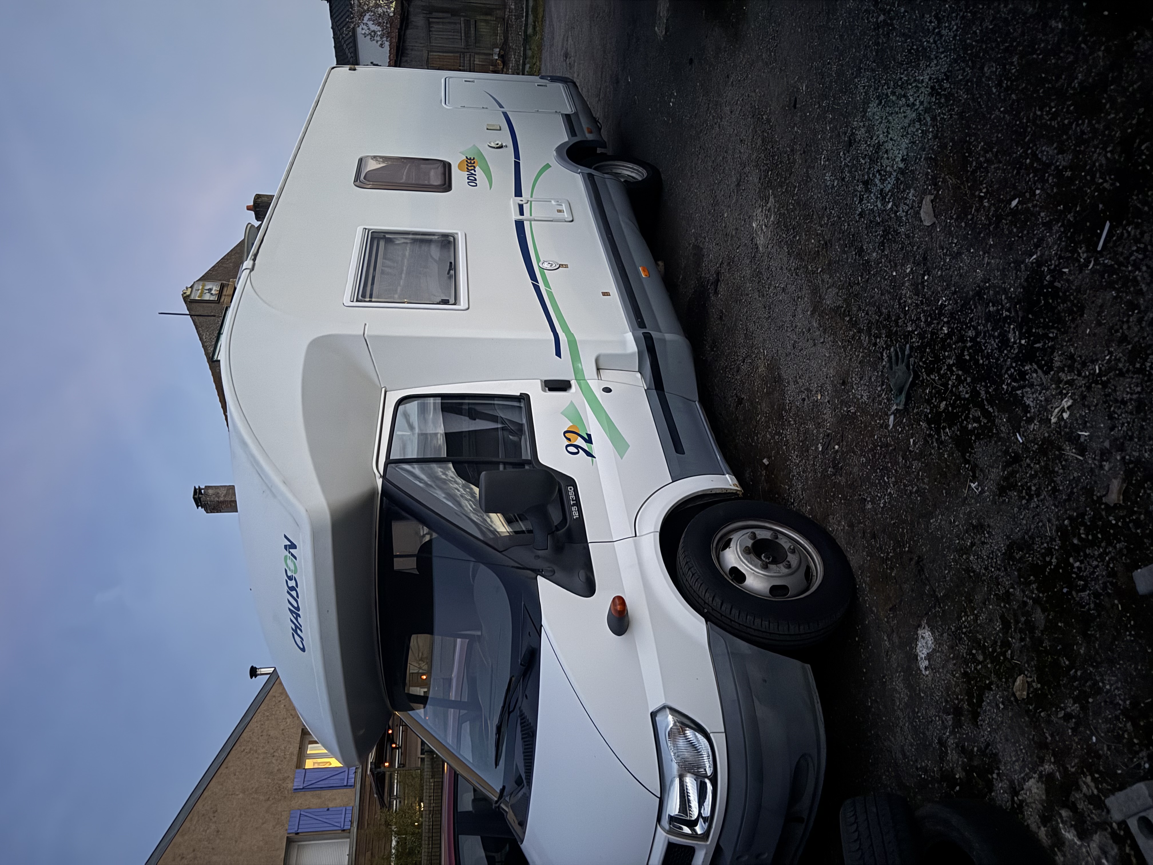camping-car CHAUSSON ODYSEE 92   extérieur / face avant