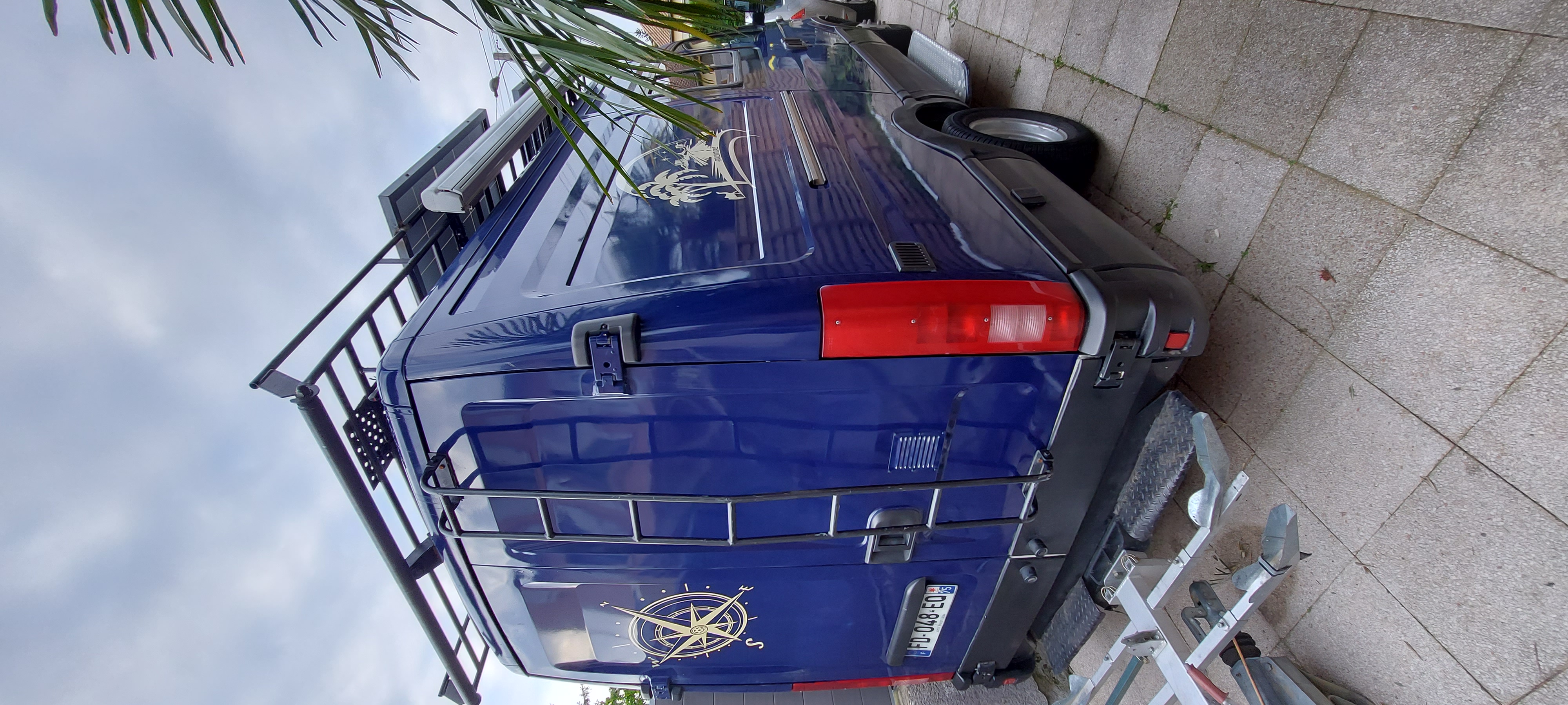 camping-car IVECO DAYLY  extérieur / latéral droit
