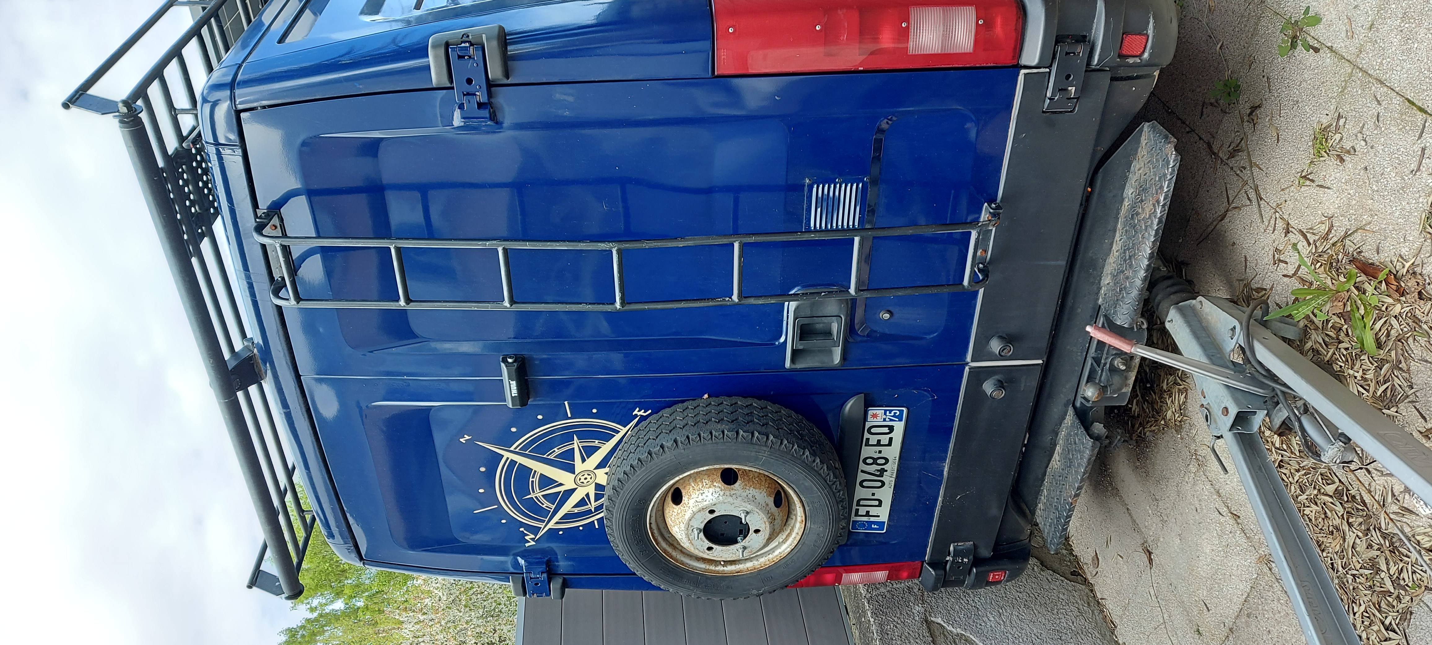 camping-car IVECO DAYLY  extérieur / arrière