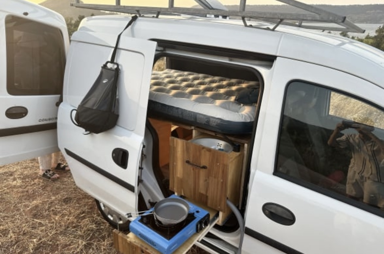 camping-car OPEL COMBO  extérieur / latéral droit