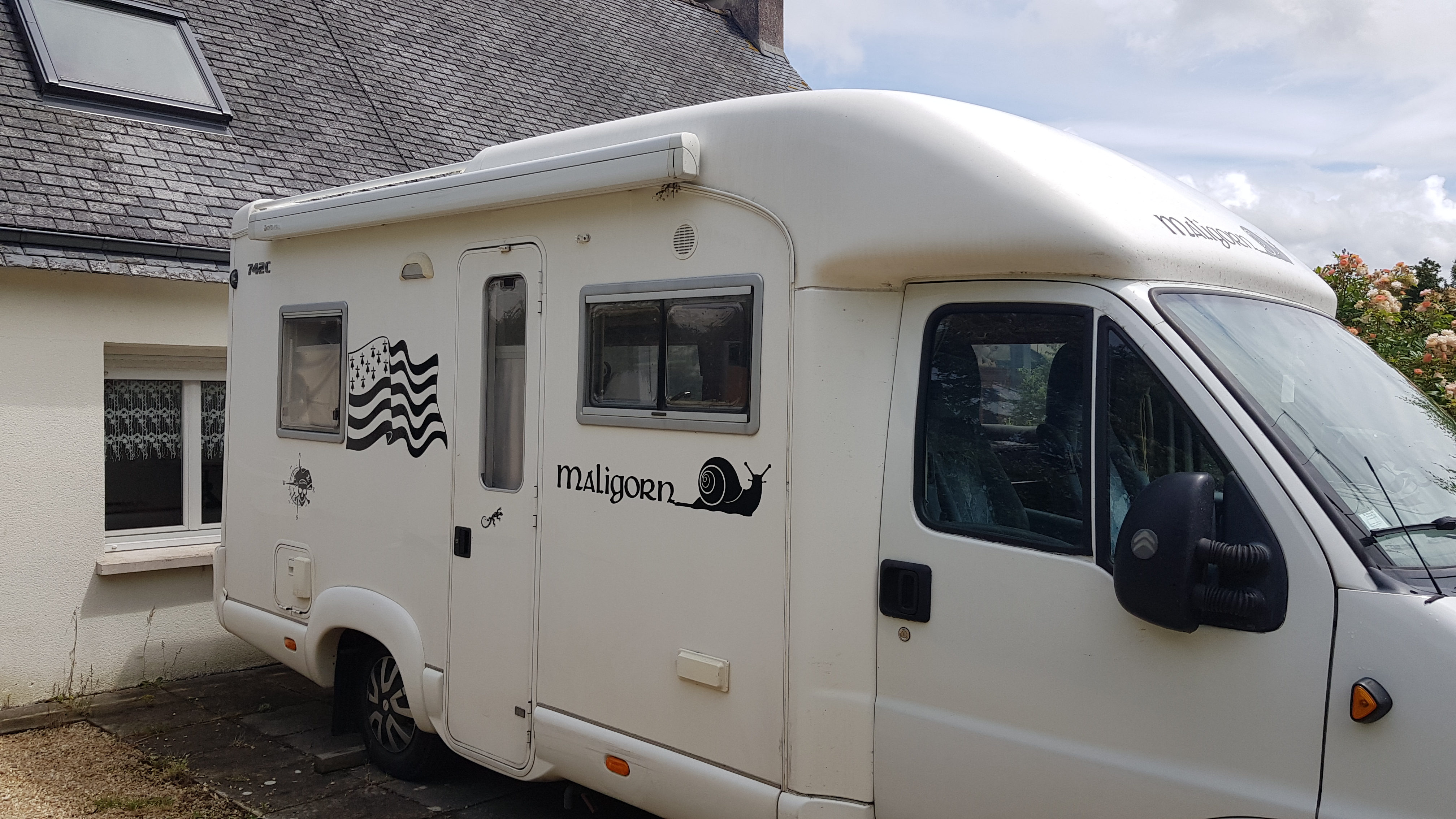camping-car RAPIDO 742 C   extérieur / latéral droit